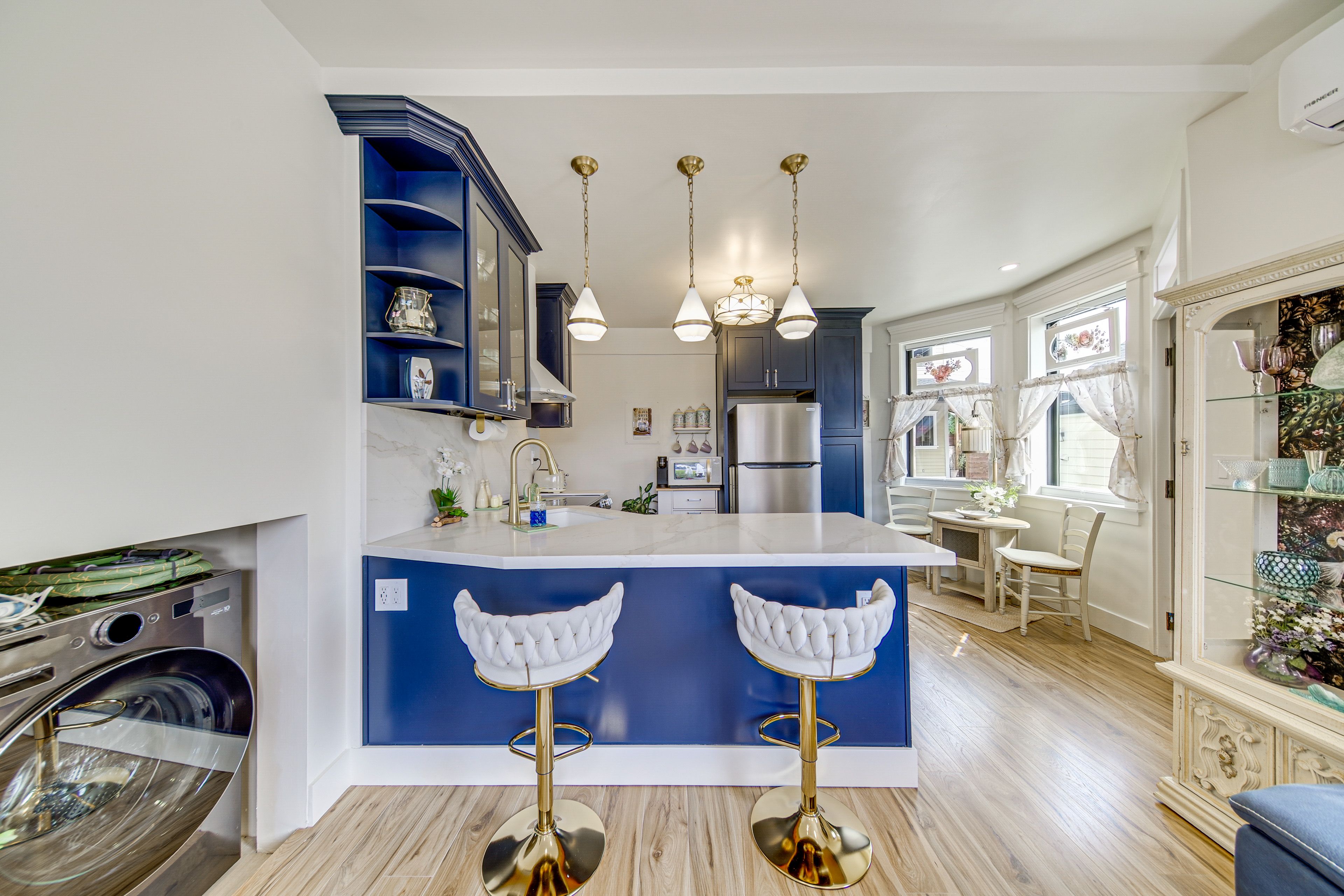 Kitchen | Keurig Coffee Maker | Dishware & Flatware