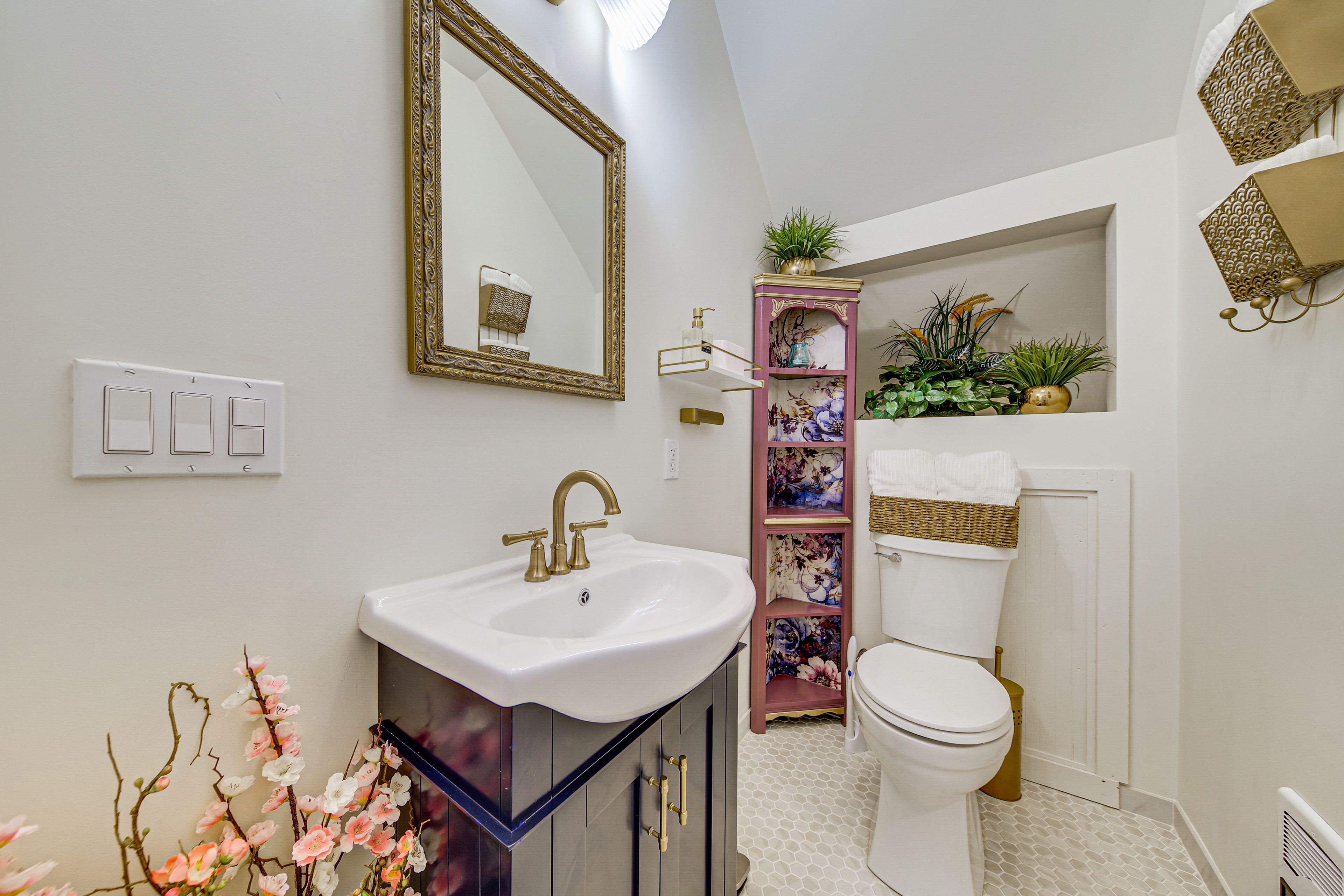 Full Bathroom | Towels Provided