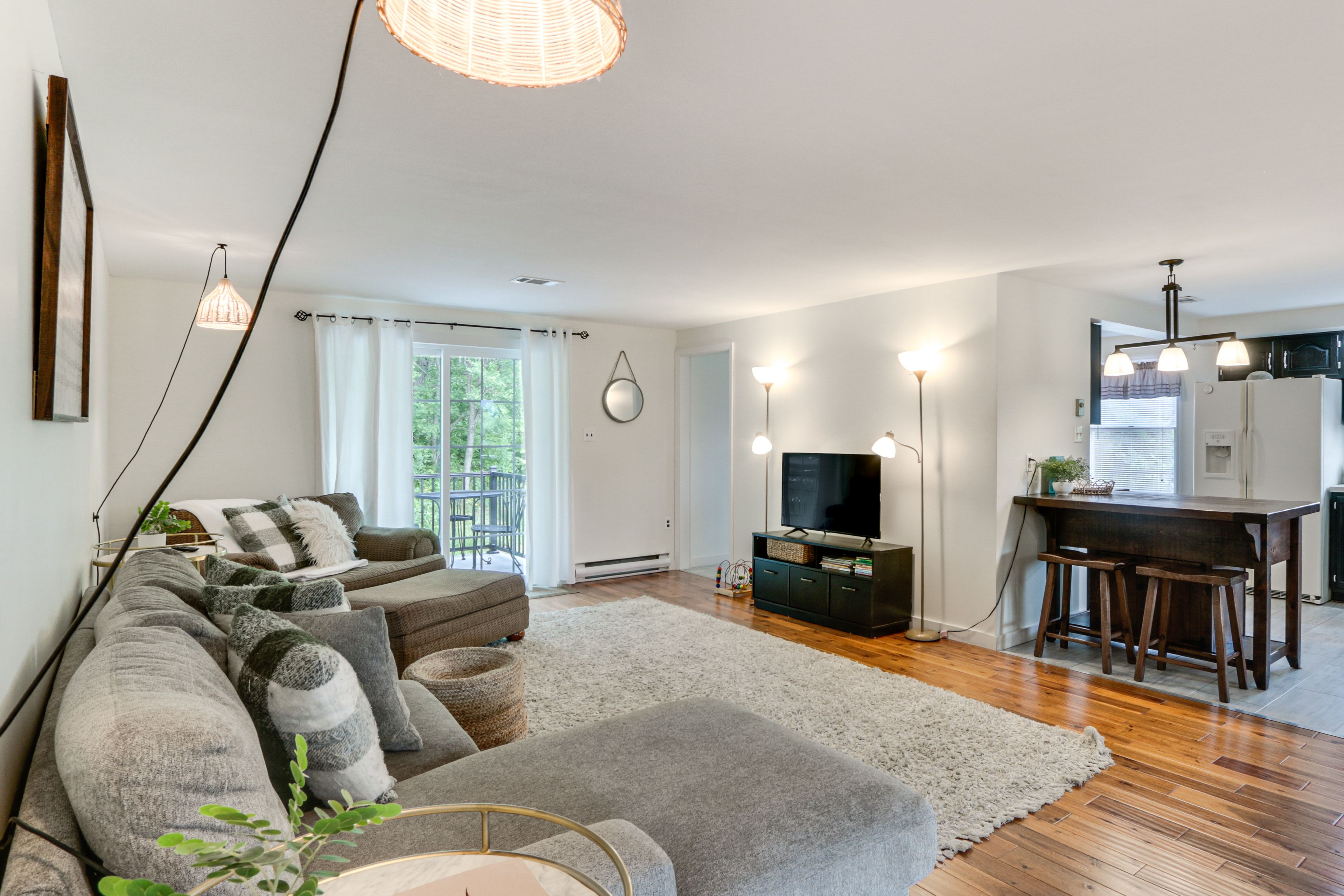 Living Room | Smart TV | Central A/C | Main Level