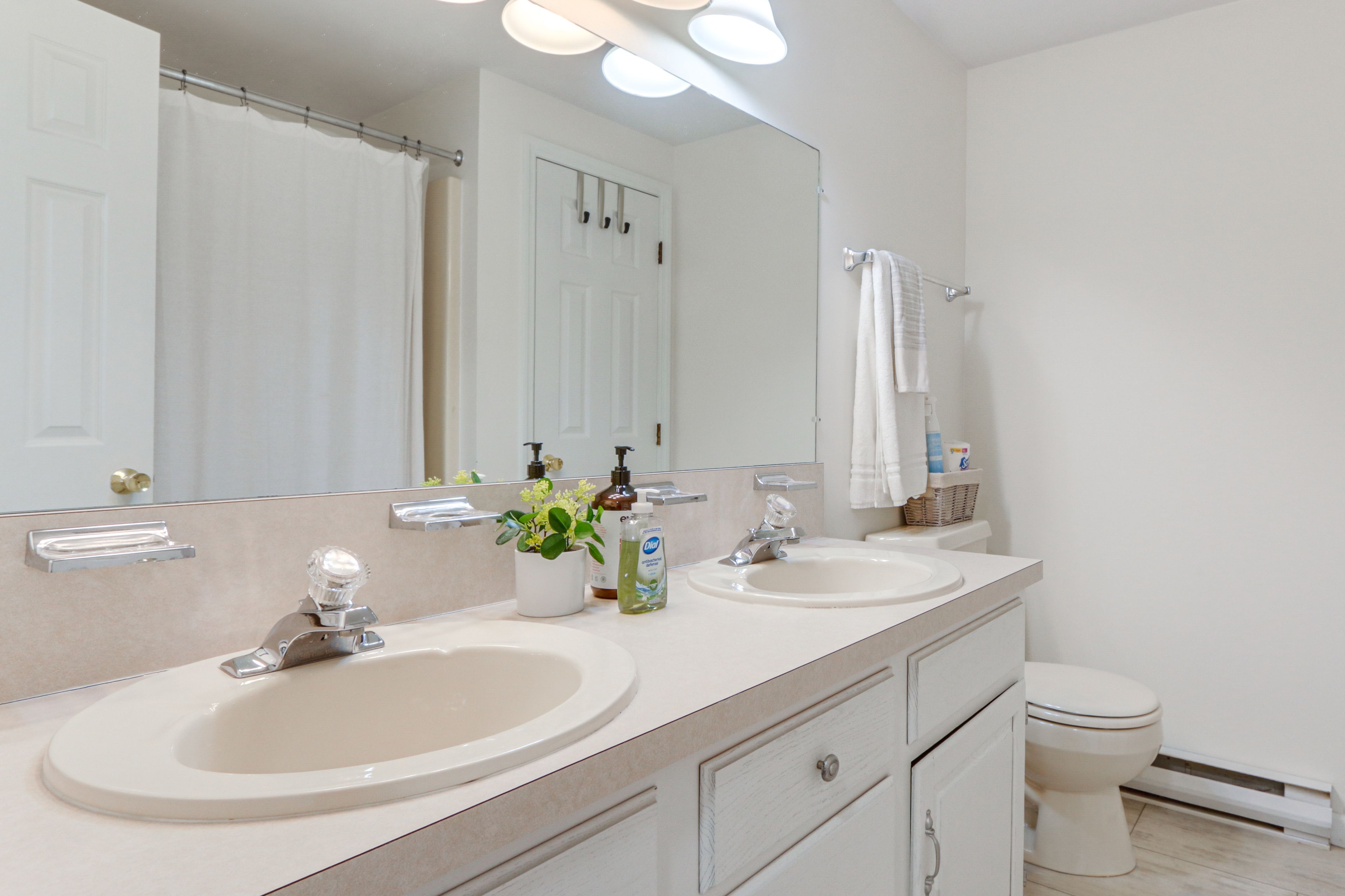 Bathroom | Main Level