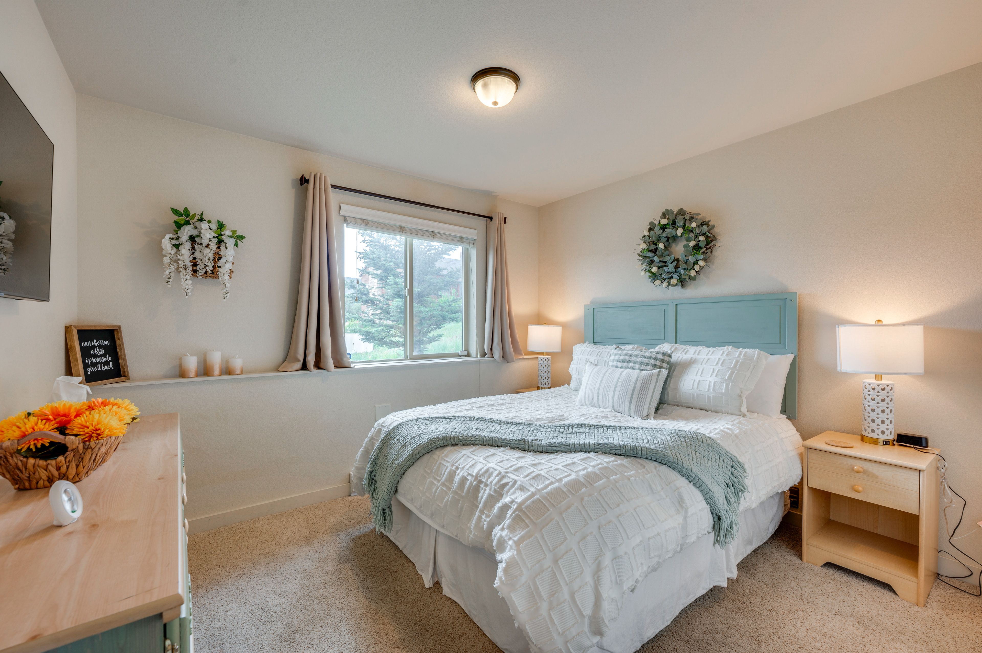 Bedroom 2 | Queen Bed