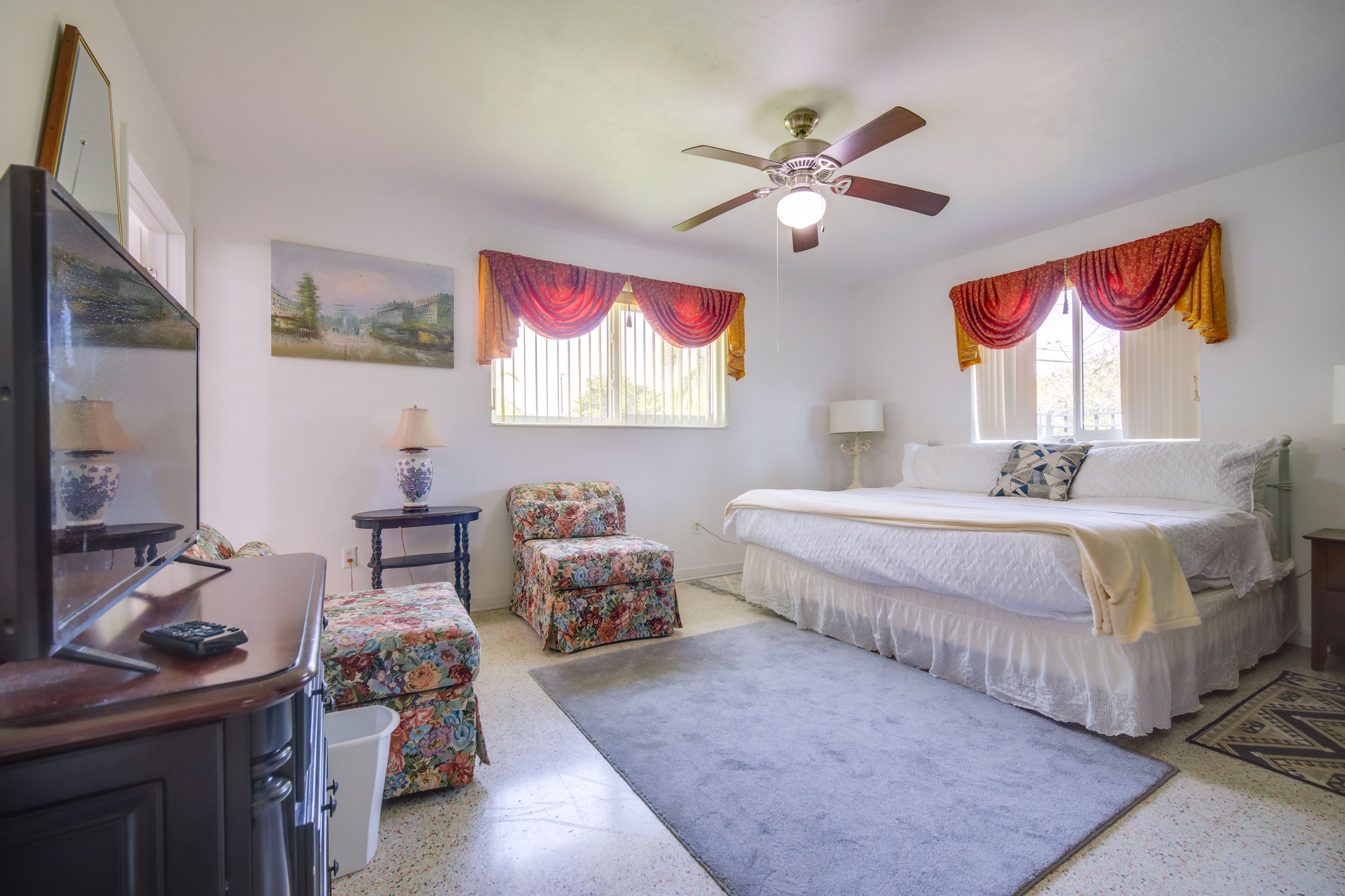Bedroom 1 | King Bed