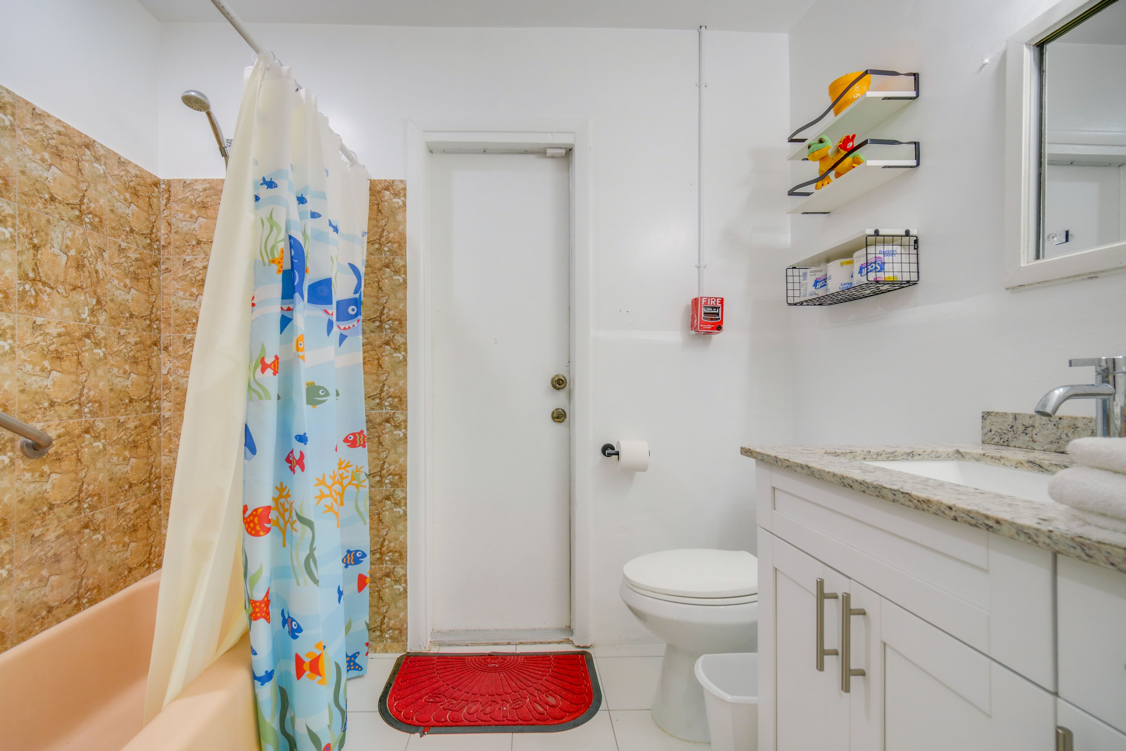 Full Bathroom | Complimentary Toiletries | Hair Dryer