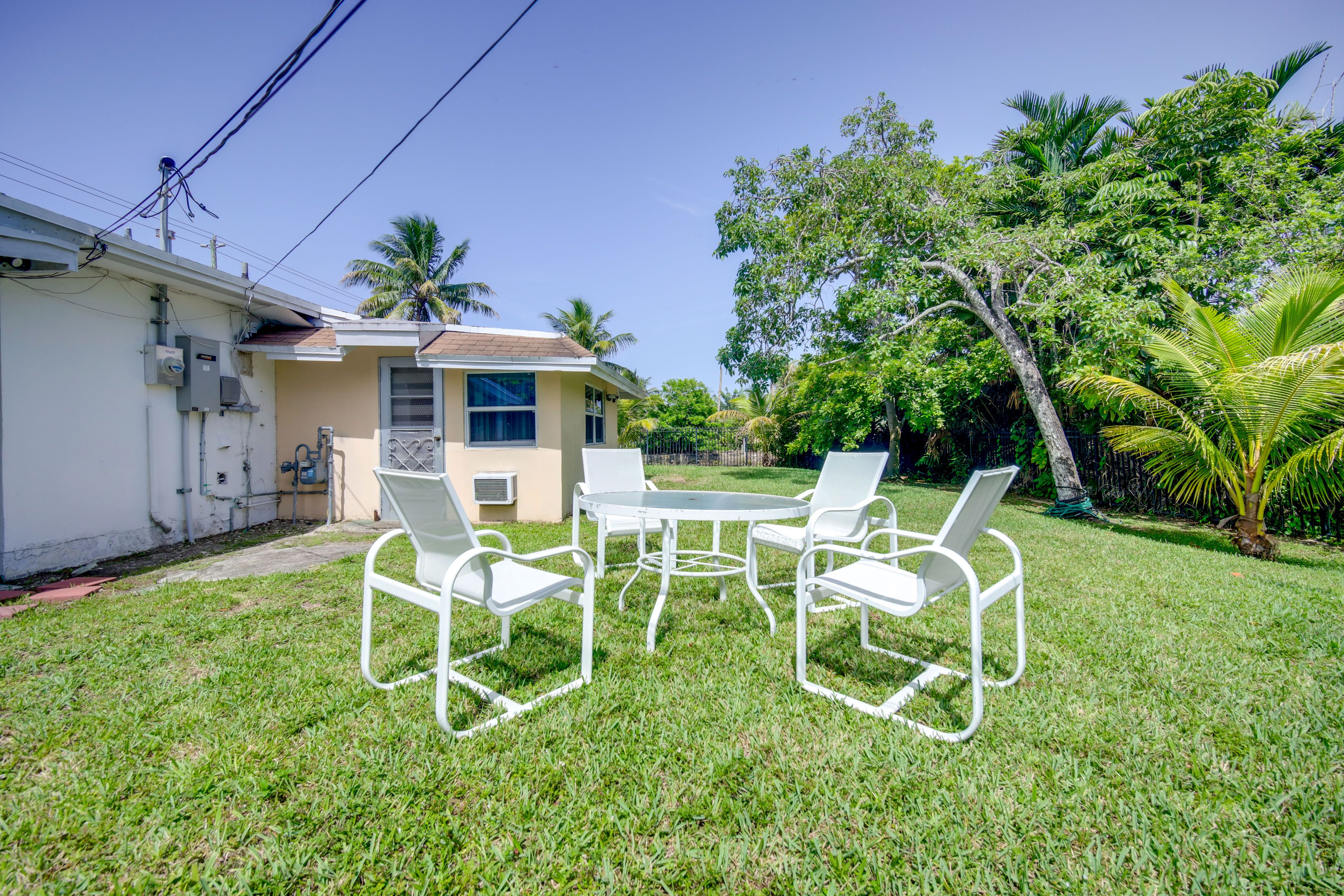 Private Yard | Outdoor Dining Area