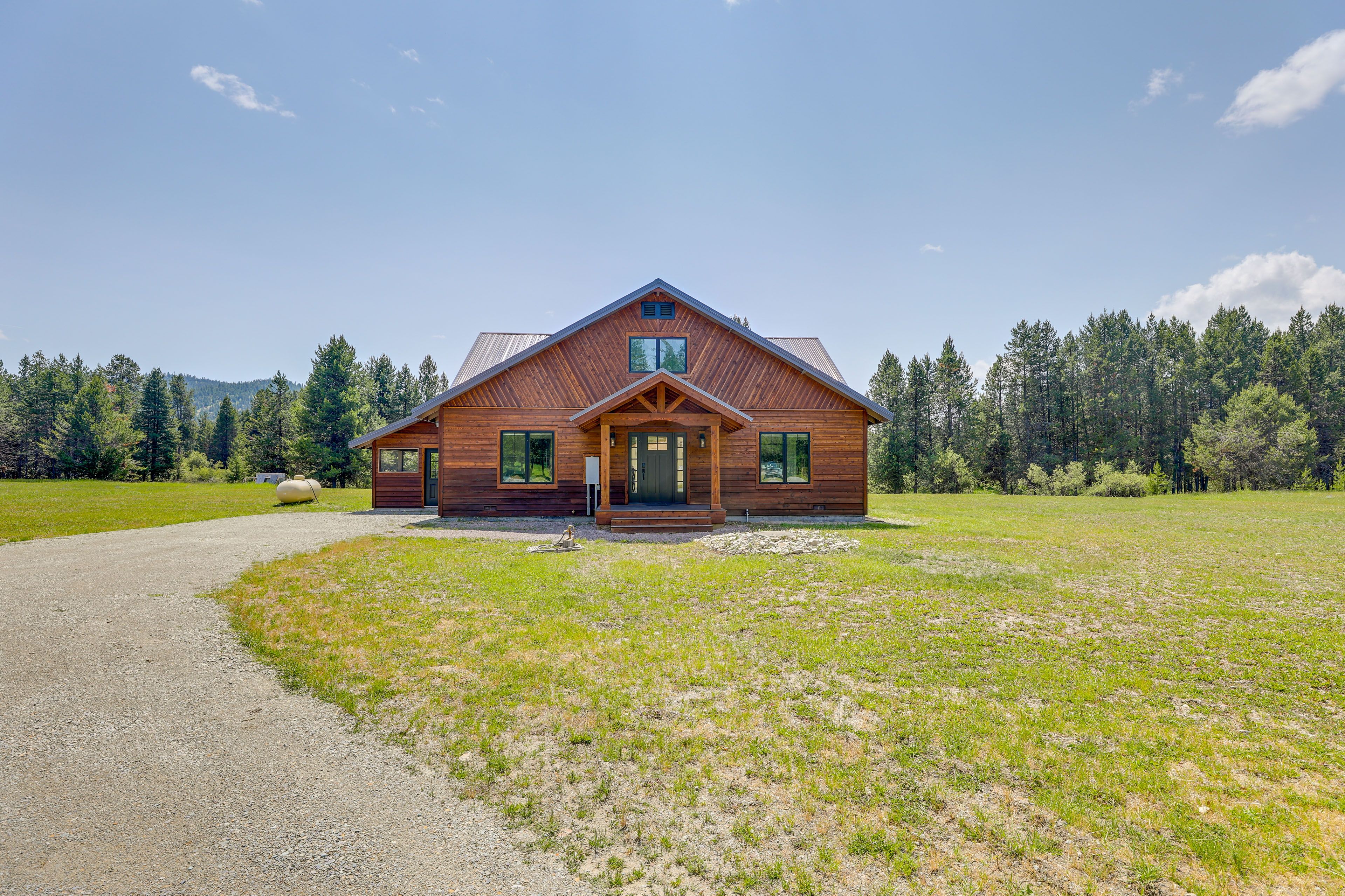 Marion Vacation Rental | 4BR | 3BA | 3,000 Sq Ft | 3 Steps to Enter