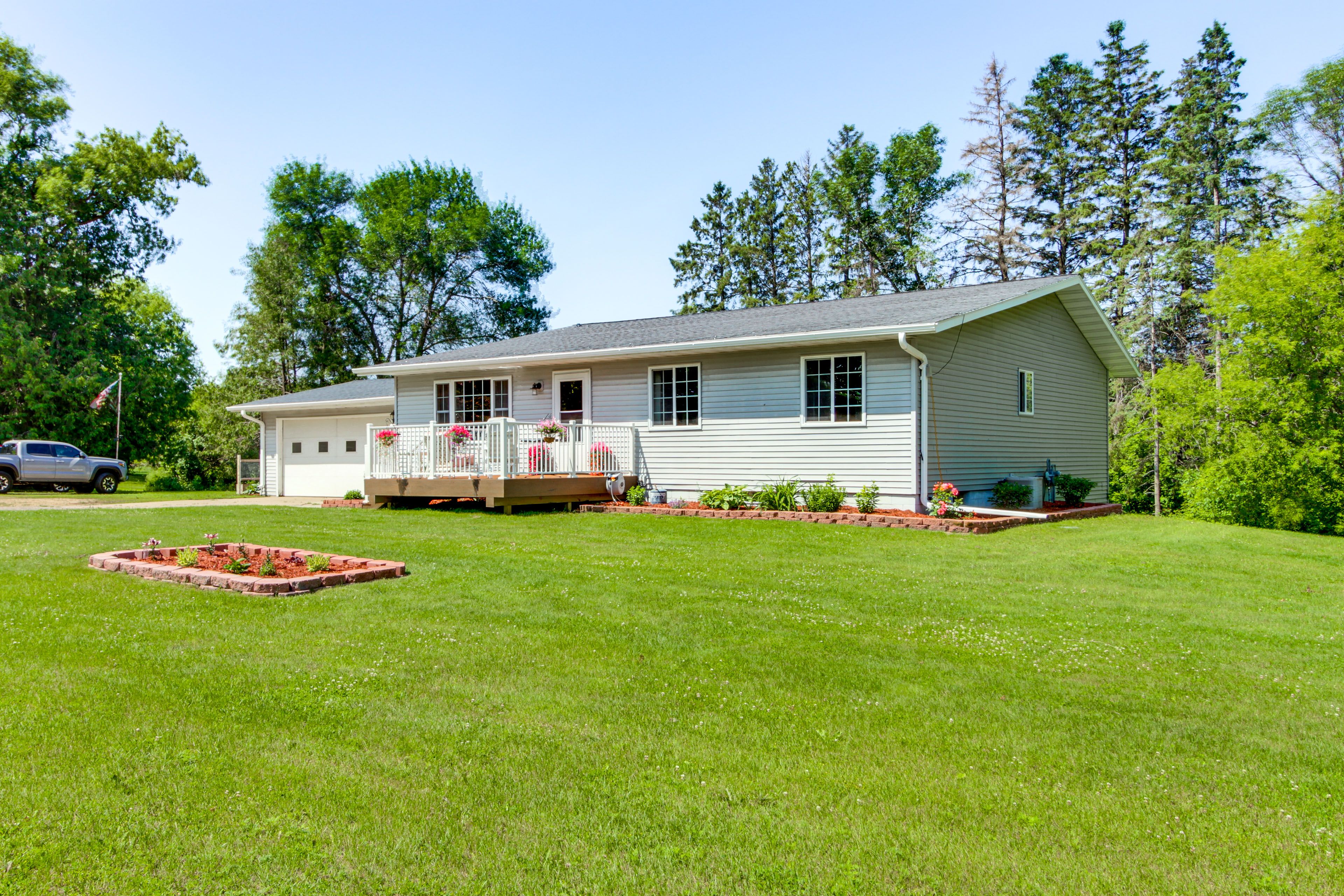 Exterior | Driveway (2 Vehicles) | Gravel Spot (4 Vehicles)