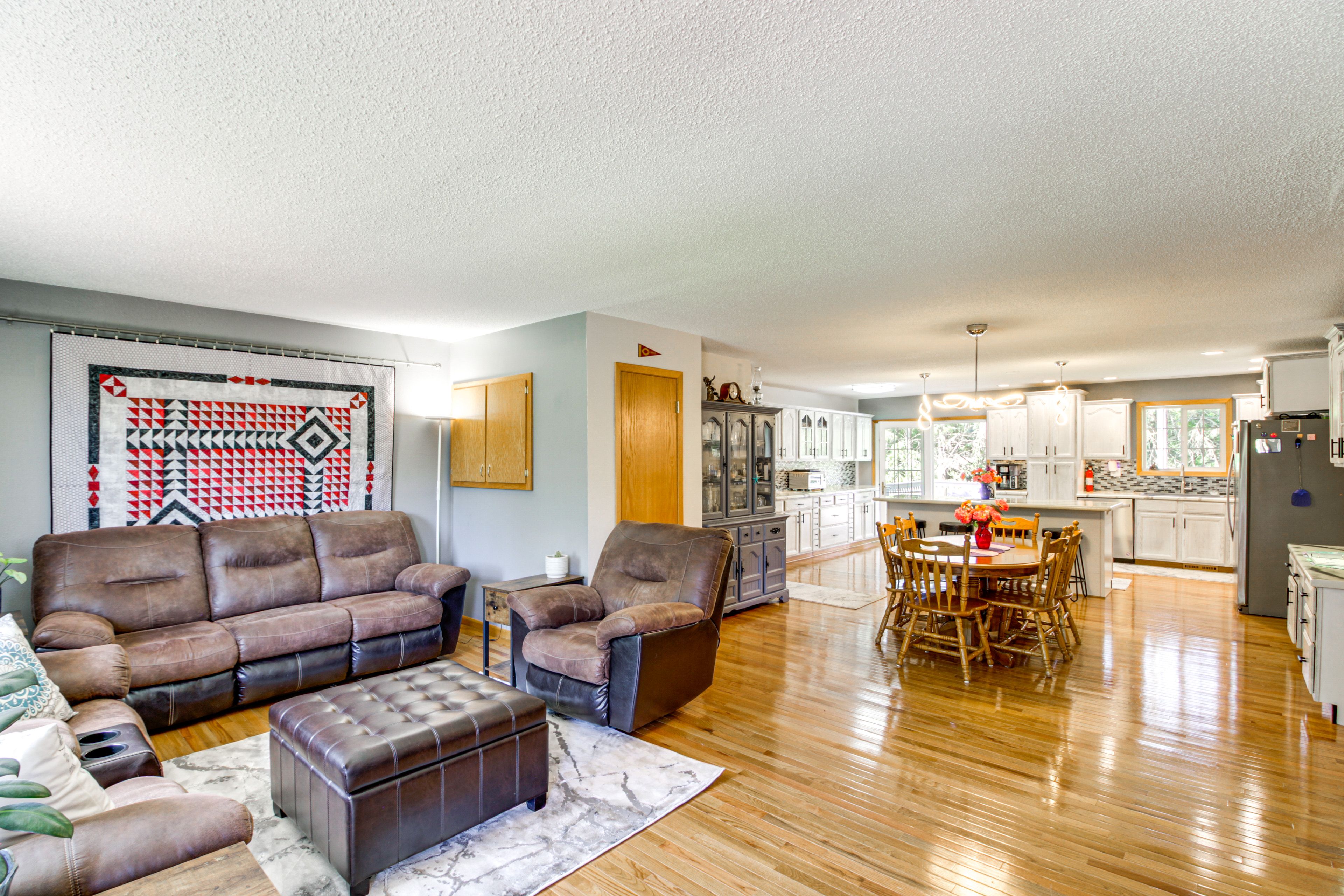 Living Room | Free WiFi | Central Heating & A/C | Smart TV | Main Floor