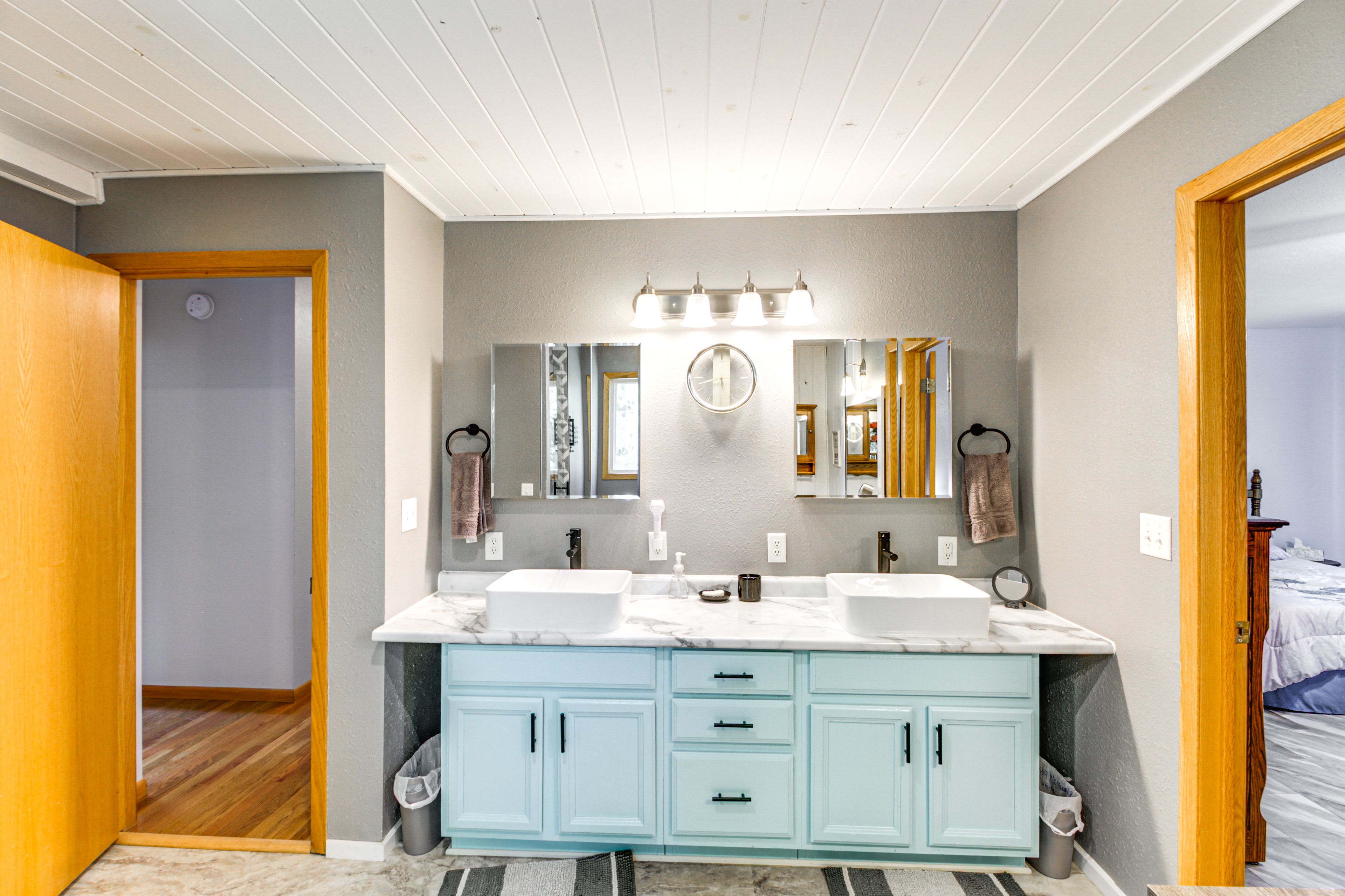 Bathroom | Towels Provided | Main Floor