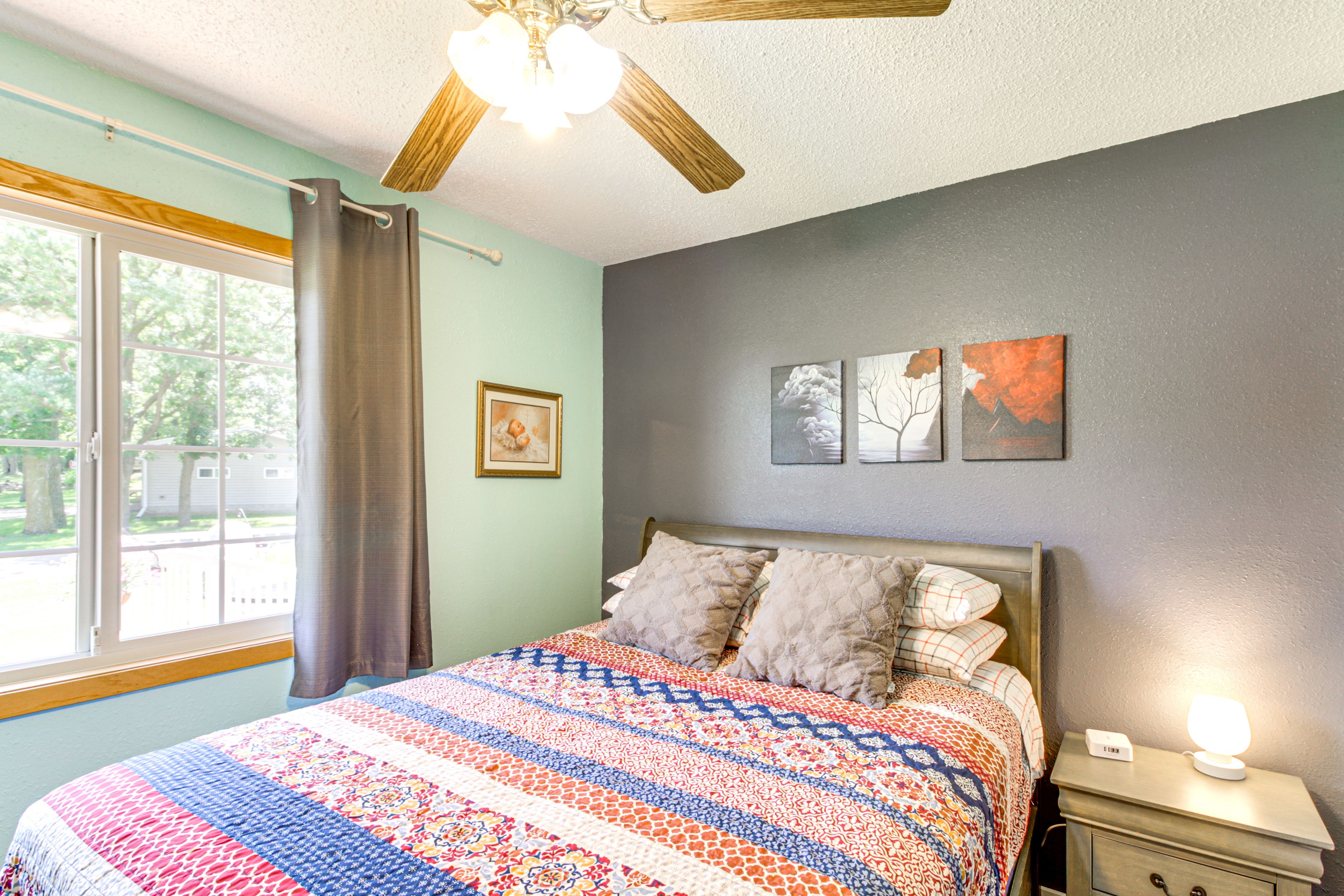 Bedroom 2 | Queen Bed | Main Floor