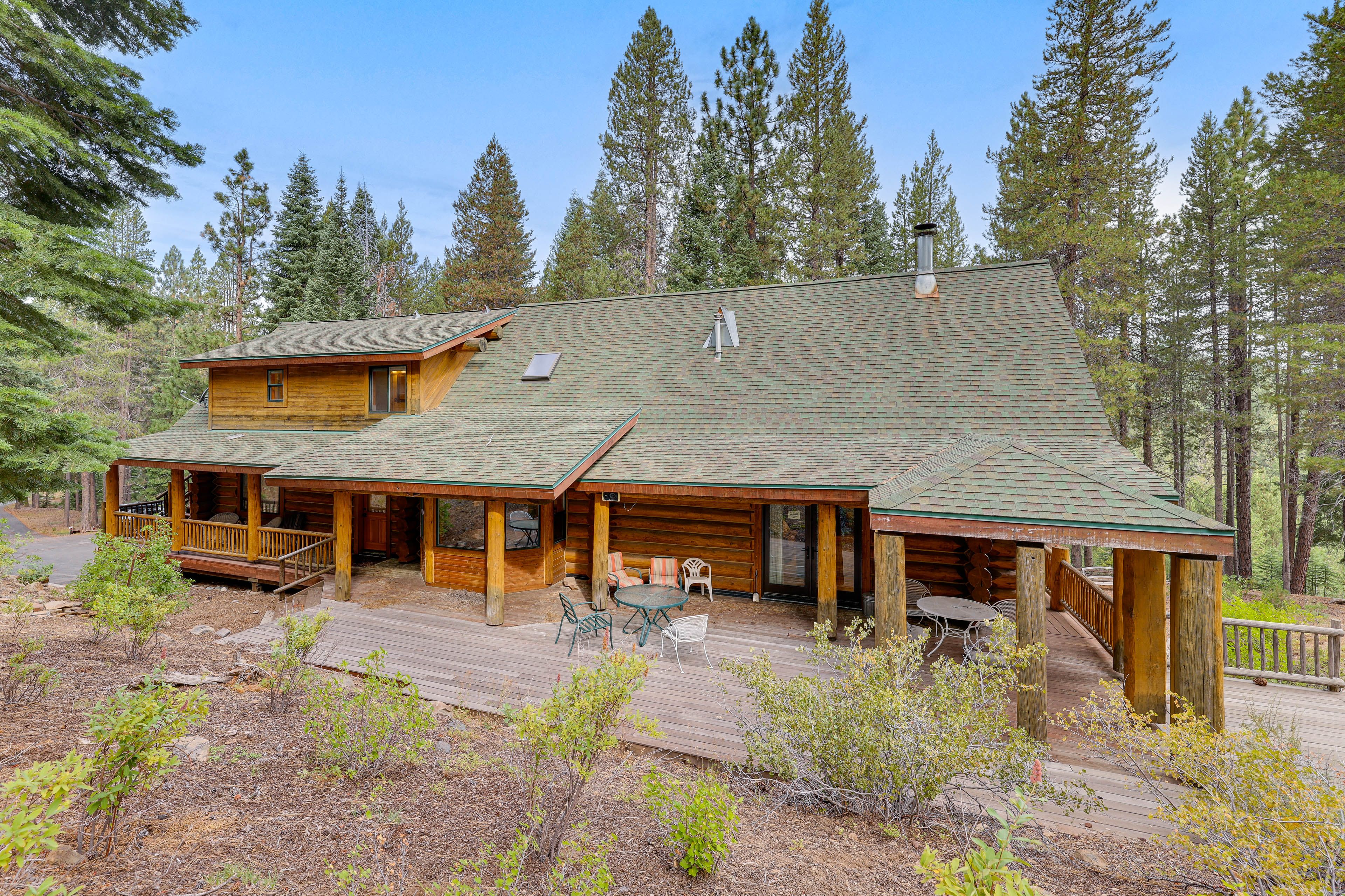 Cabin Exterior | Deck