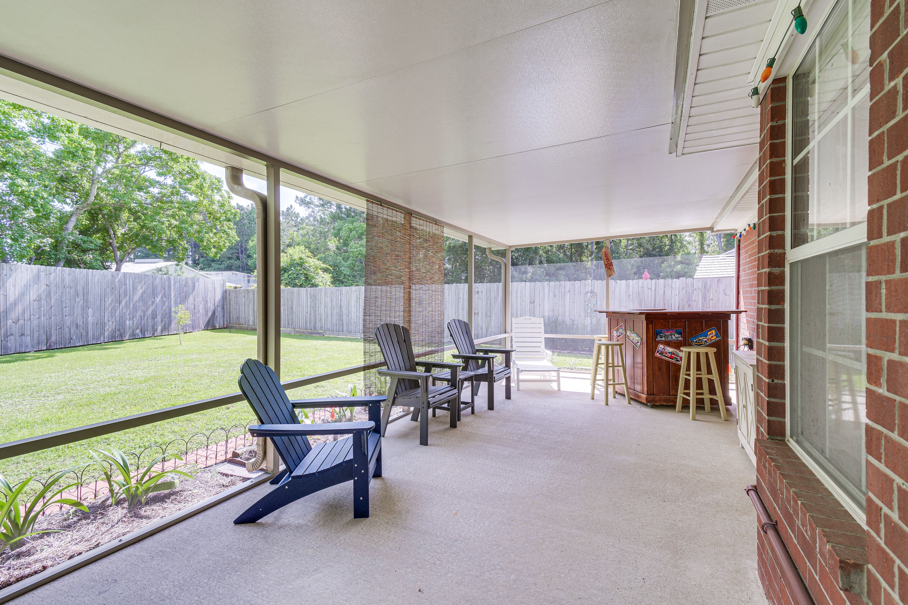 Screened Patio | Outdoor Seating