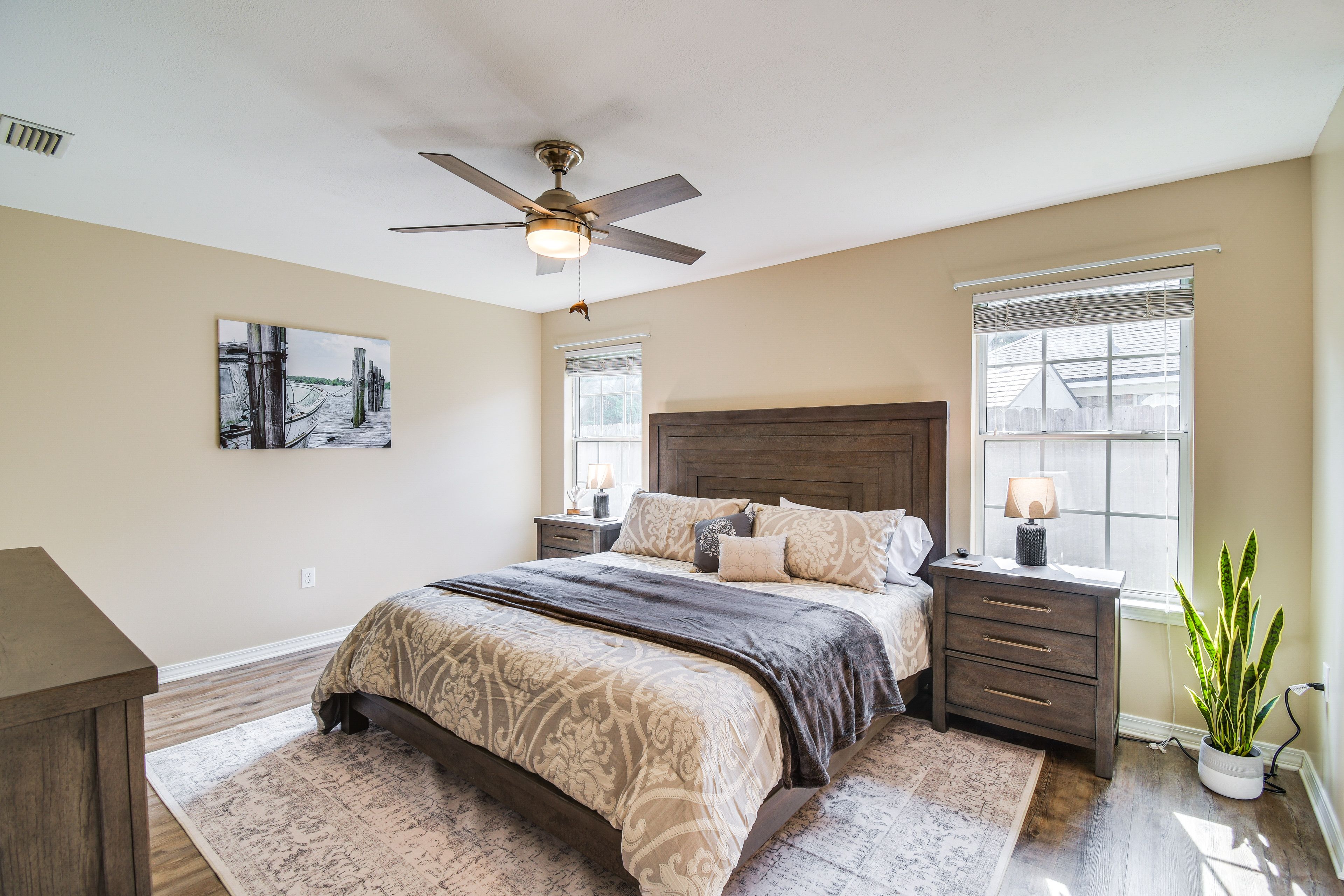 Bedroom 1 | King Bed | Smart TV