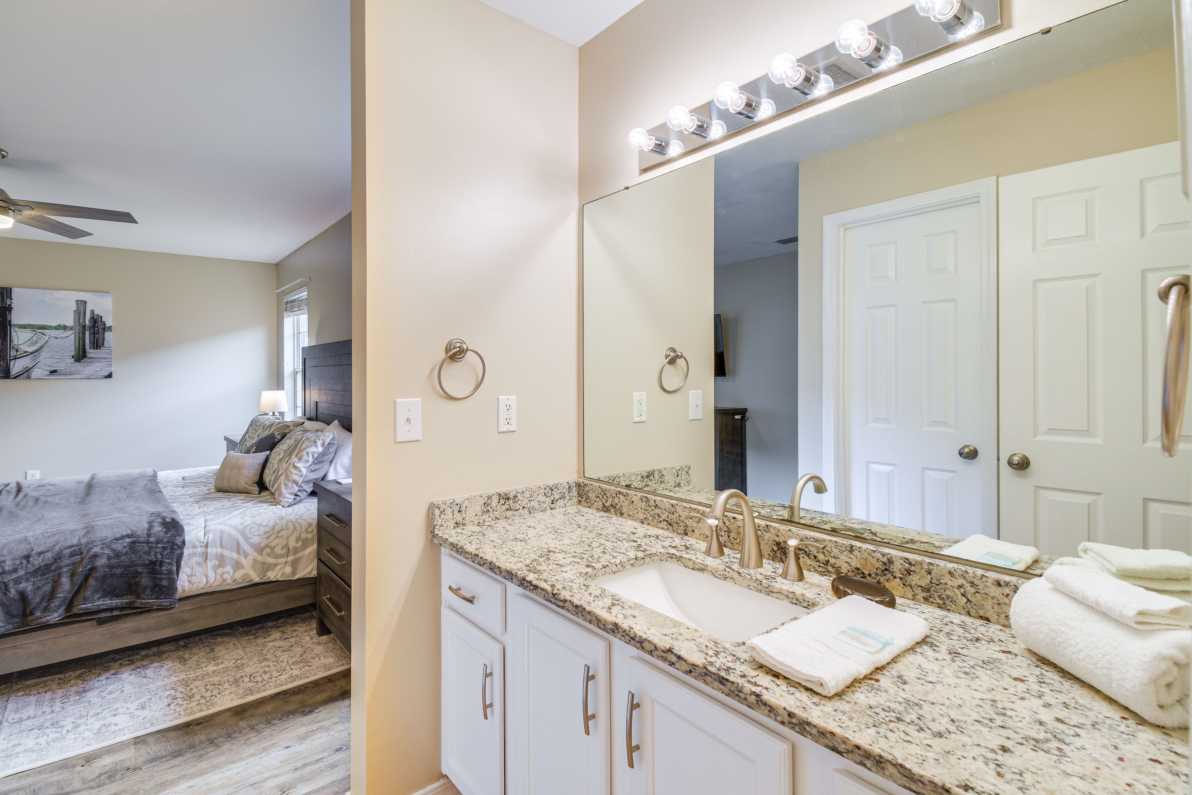 En-Suite Bathroom | Towels Provided