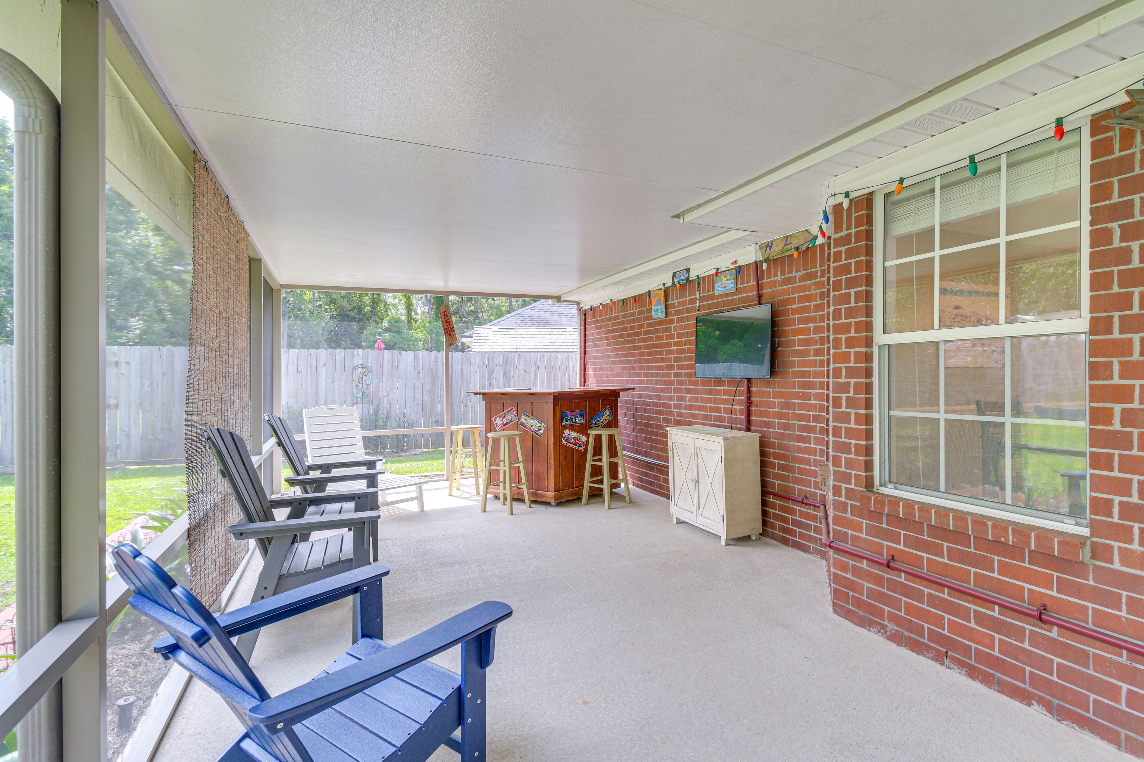Screened Patio | Outdoor Bar | Smart TV