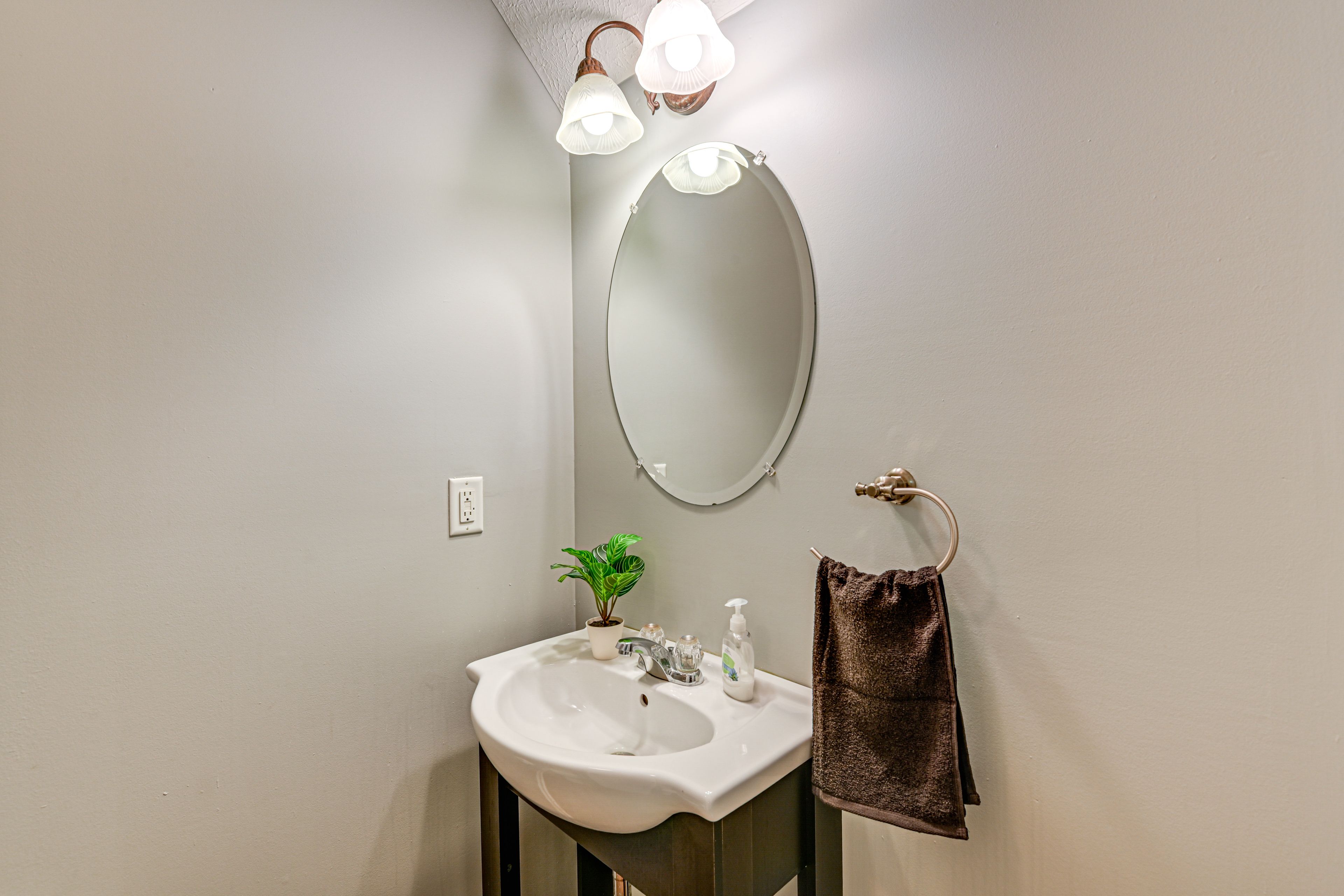Half Bathroom | 1st Floor