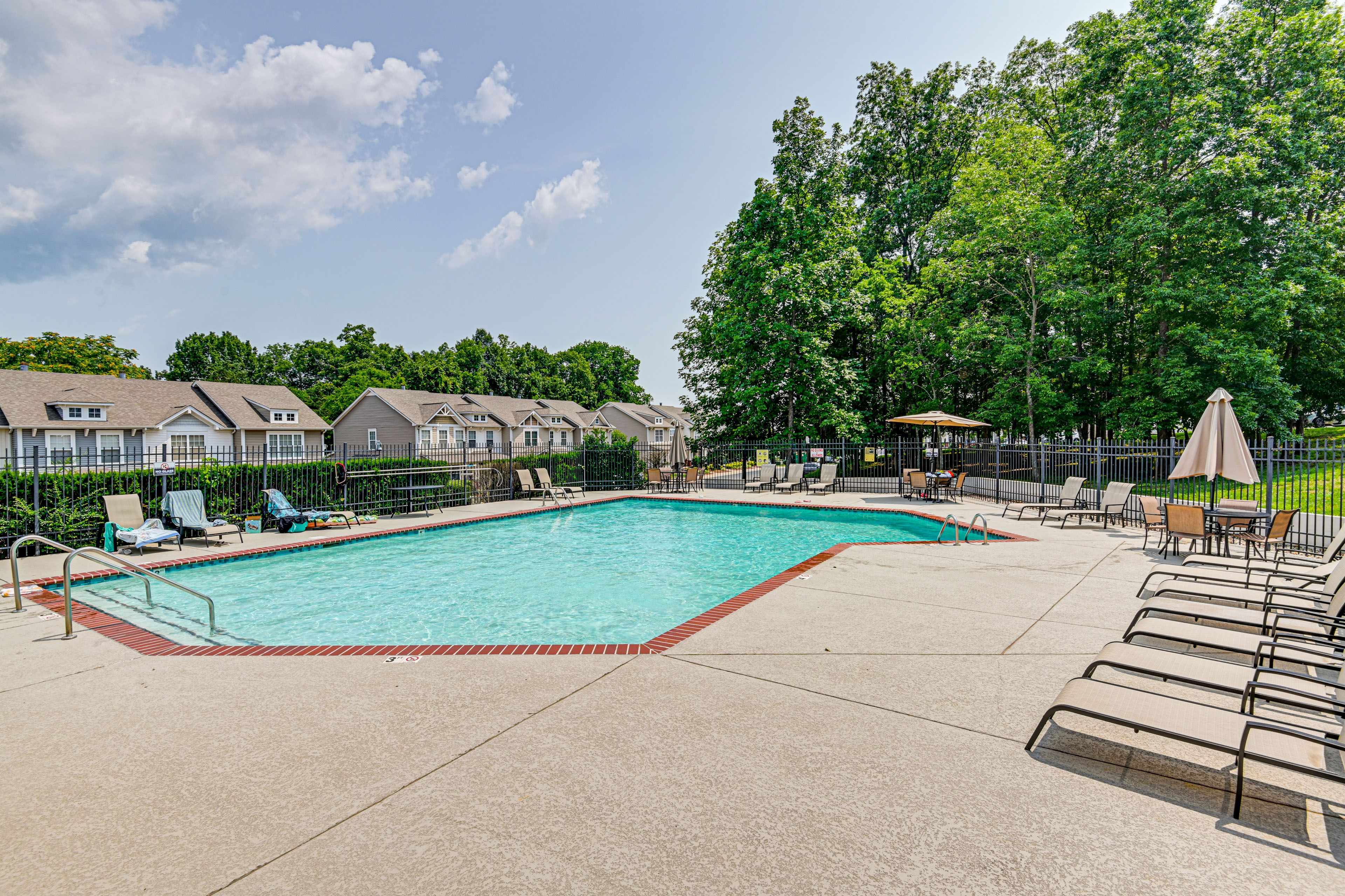 Community Amenities | Outdoor Pool | Fishing Pond | Walking Trails