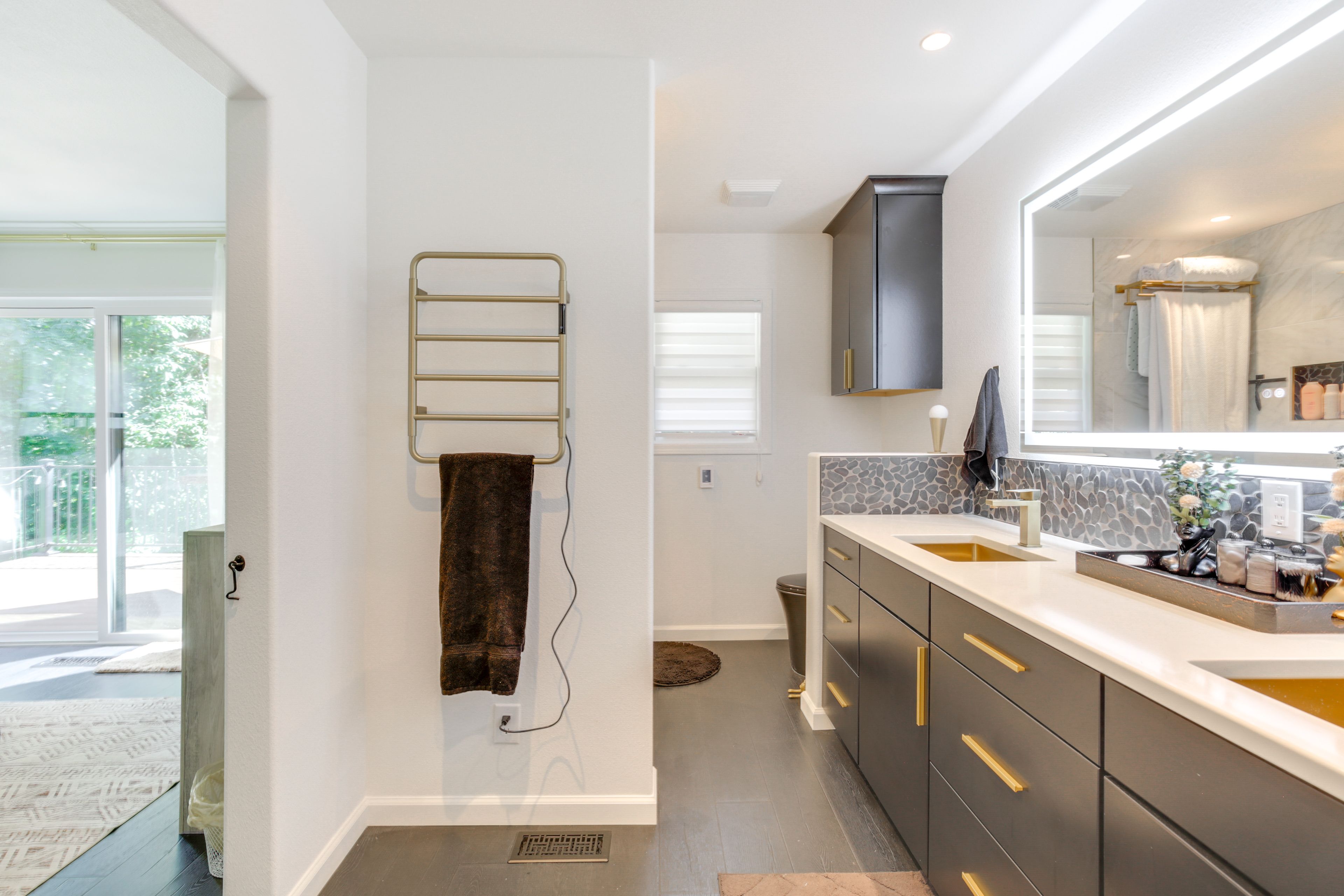 Full Bath | Towel Warmer | Hair Dryer