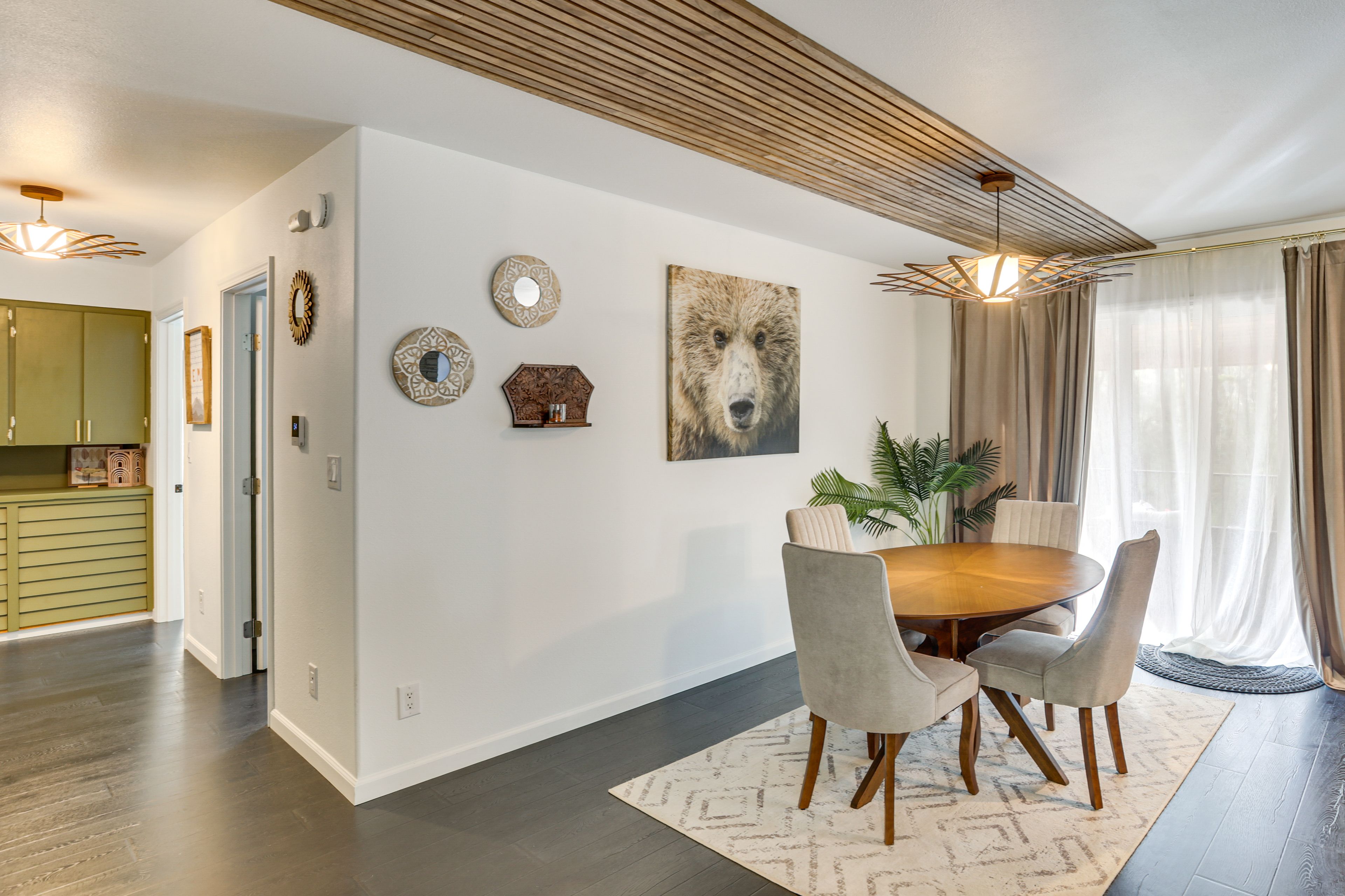 Dining Area | Dishware & Flatware