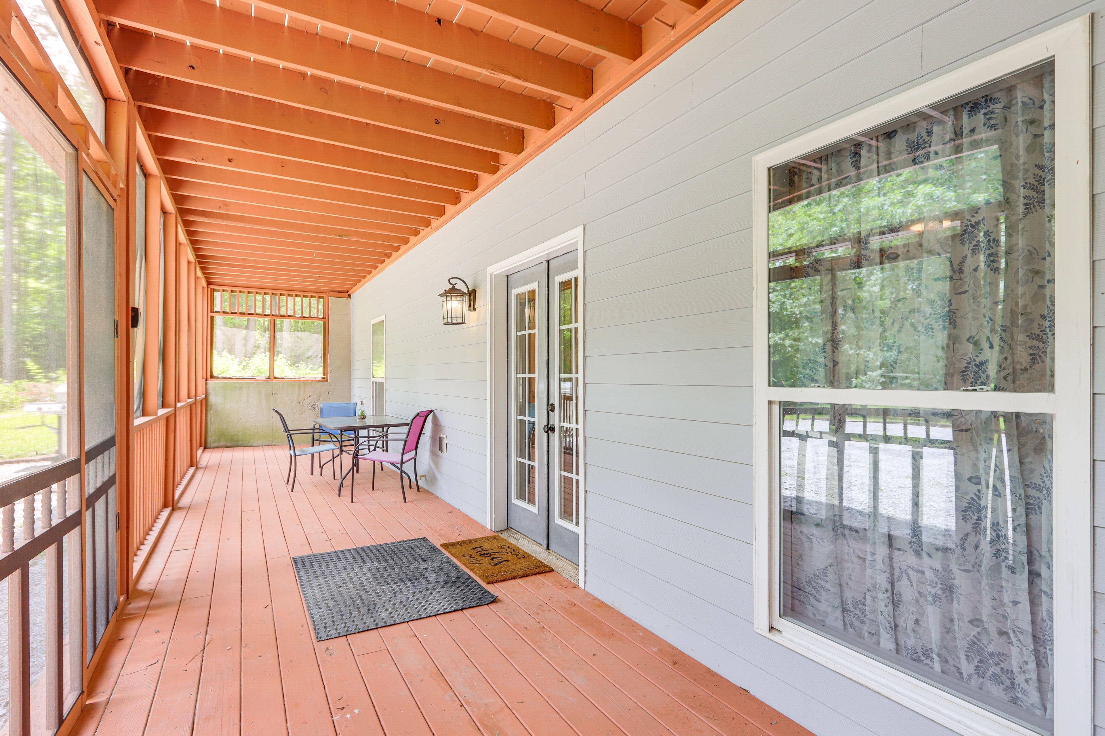 Screened Porch | Outdoor Dining Set