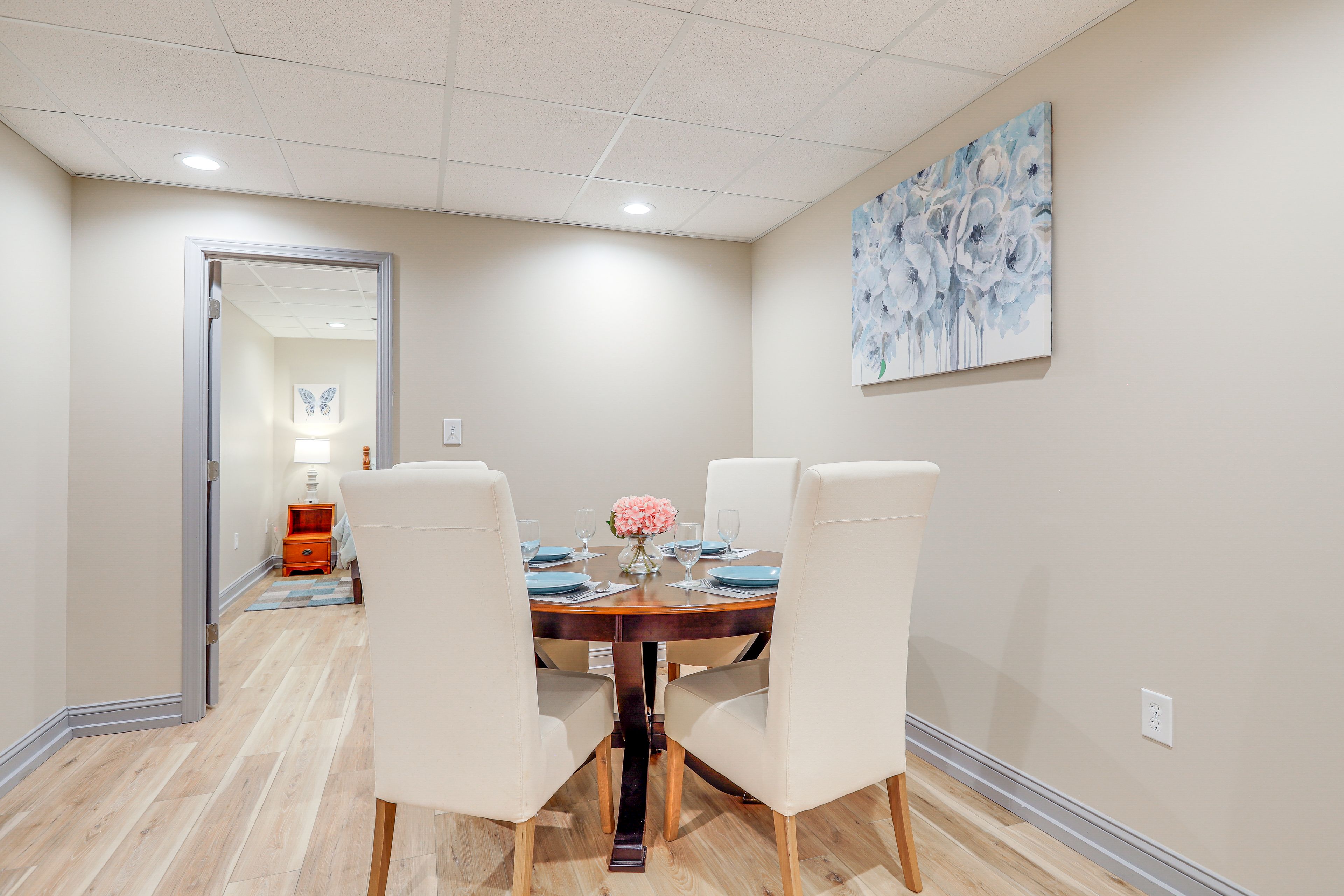 Dining Area | Dishware/Flatware Provided