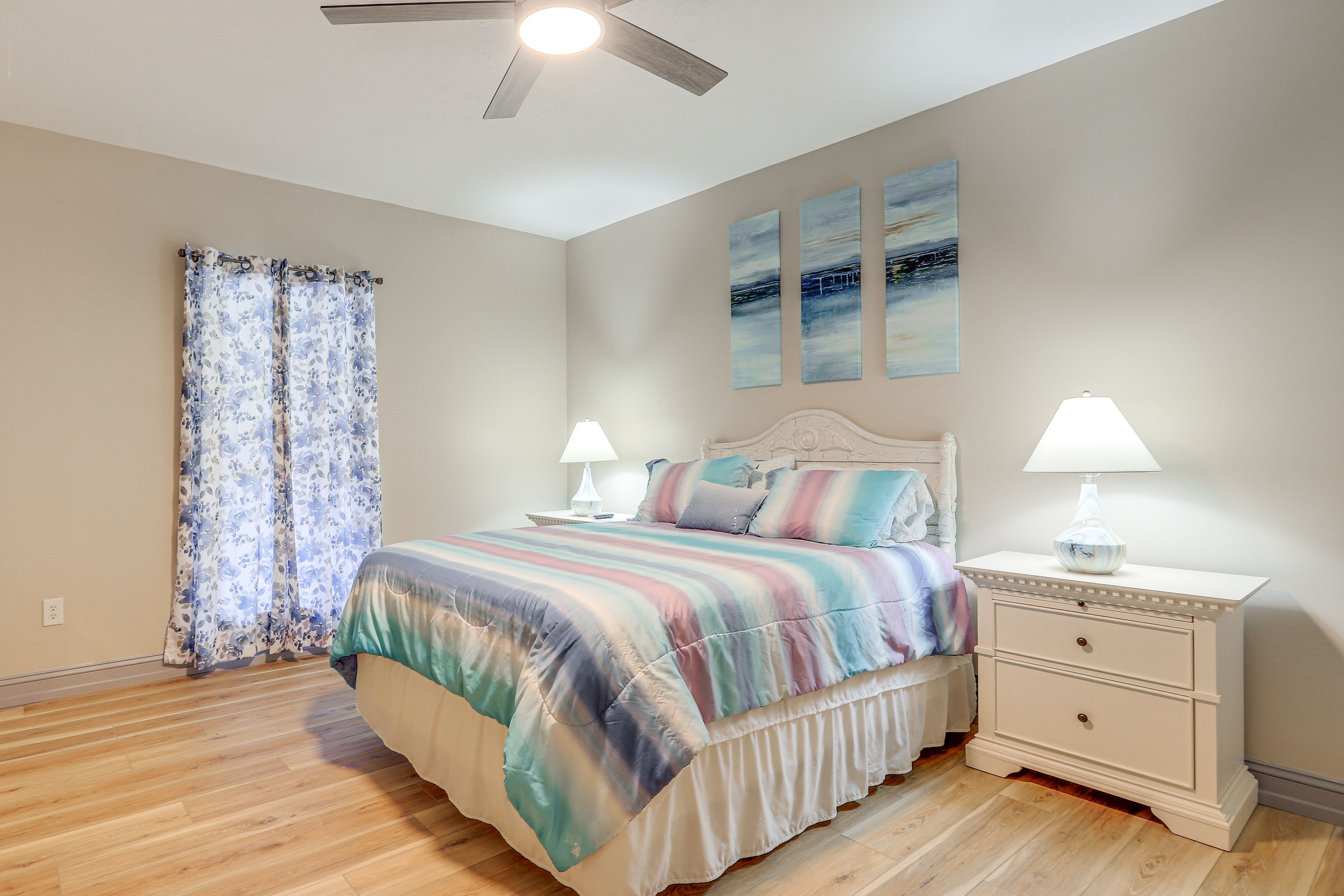 Bedroom | Queen Bed | Linens Provided