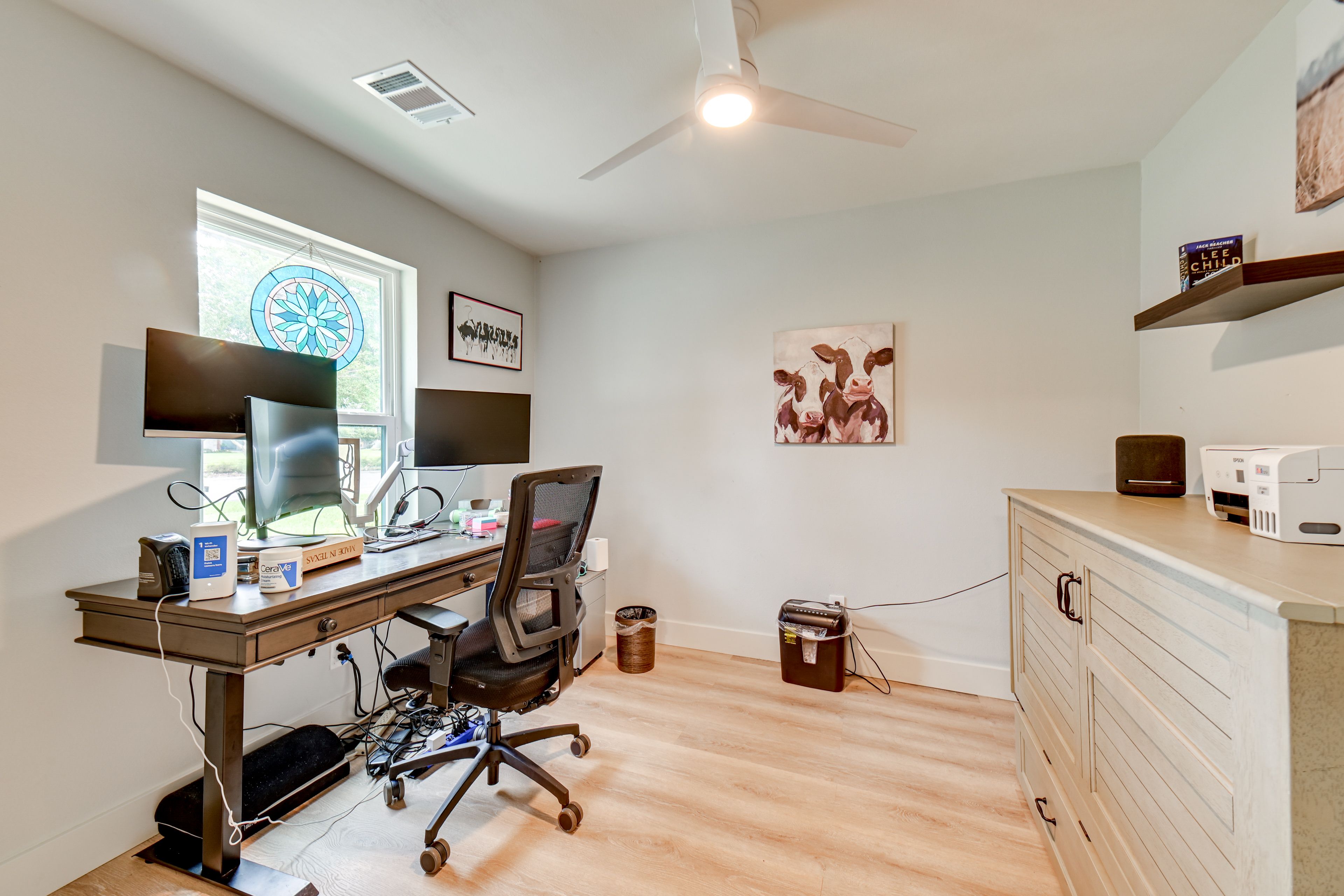 Office | Free WiFi | Queen Murphy Bed