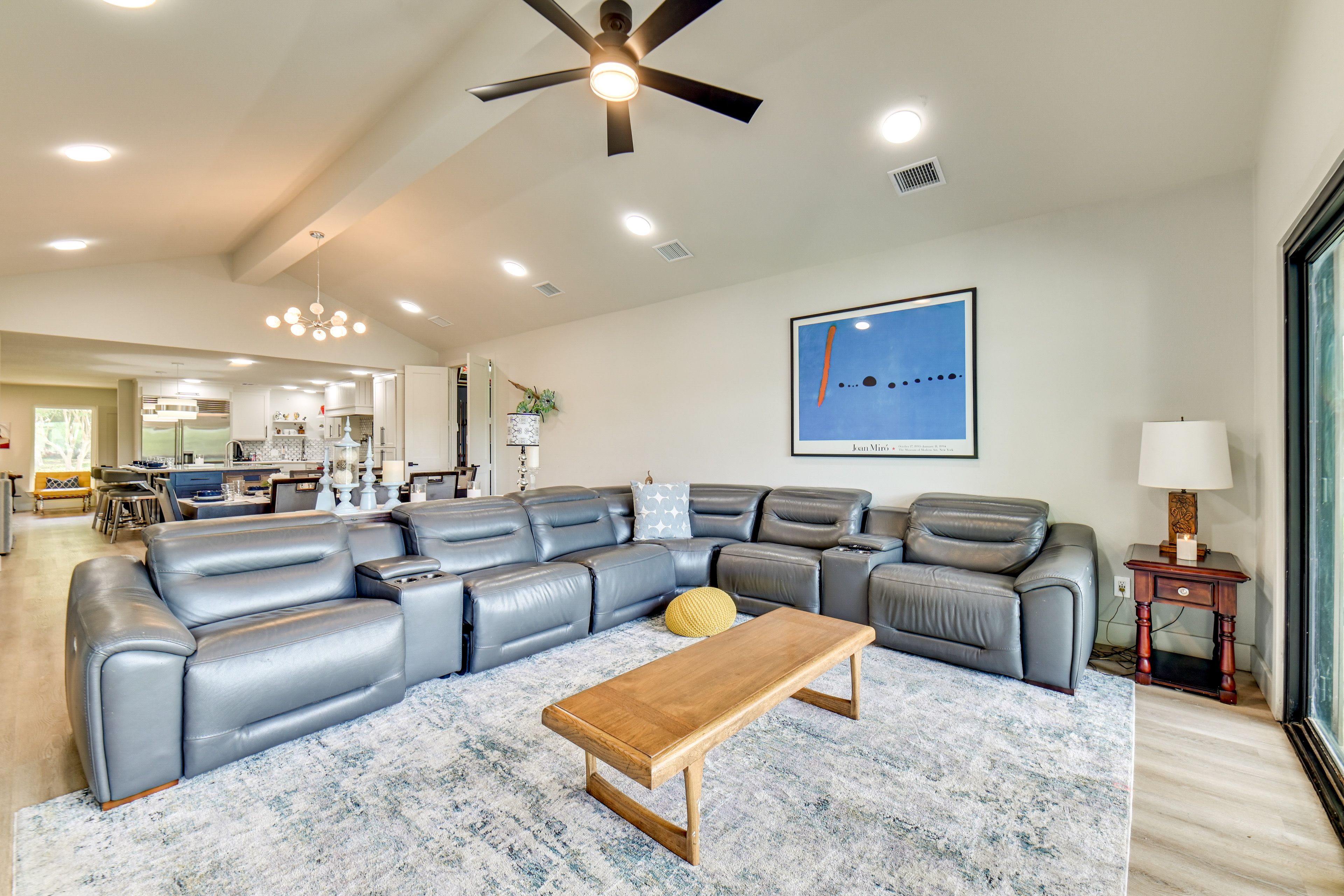 Lounge Room | Smart TV