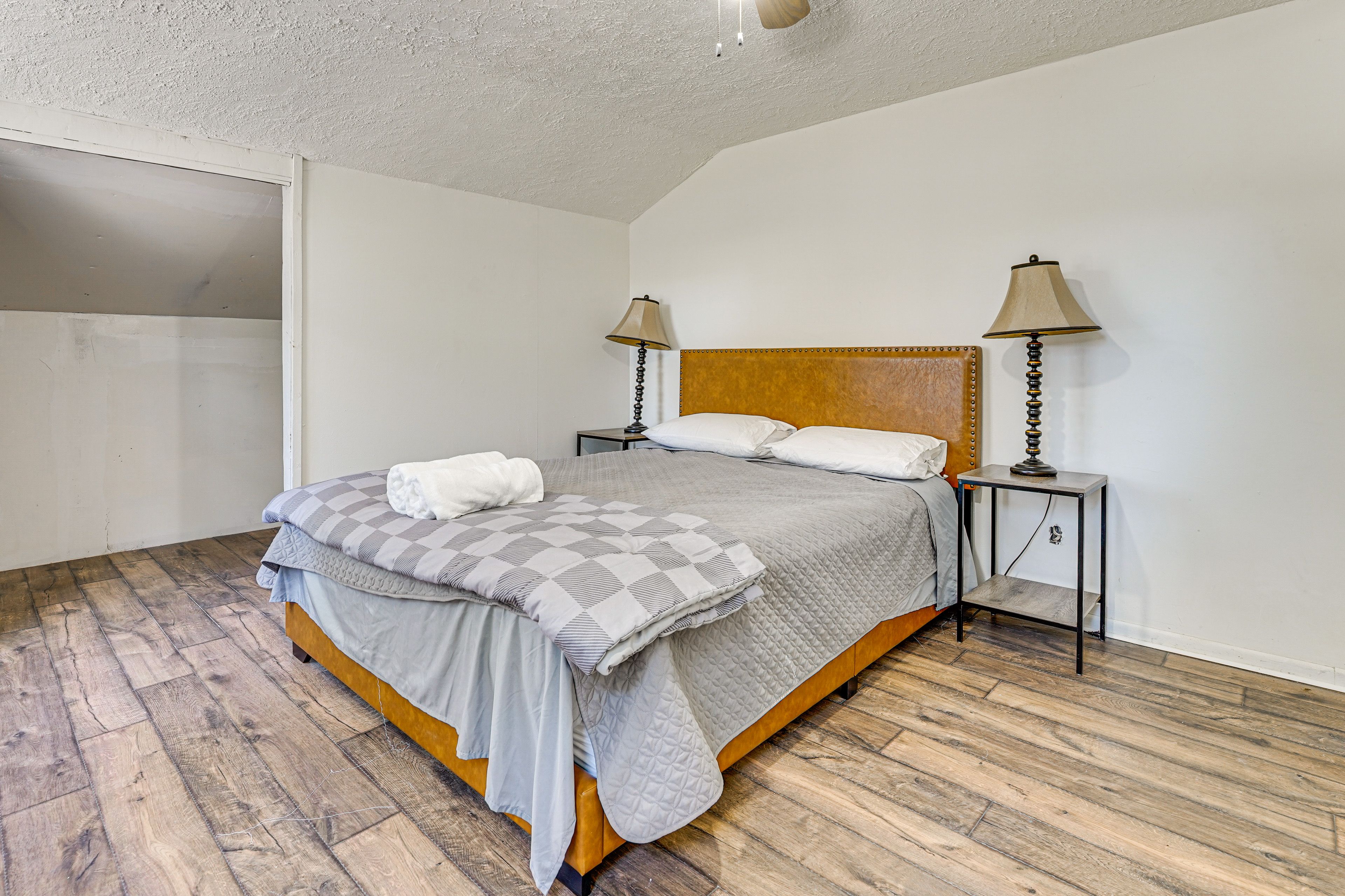 Bedroom 3 | 2nd Floor | Queen Bed
