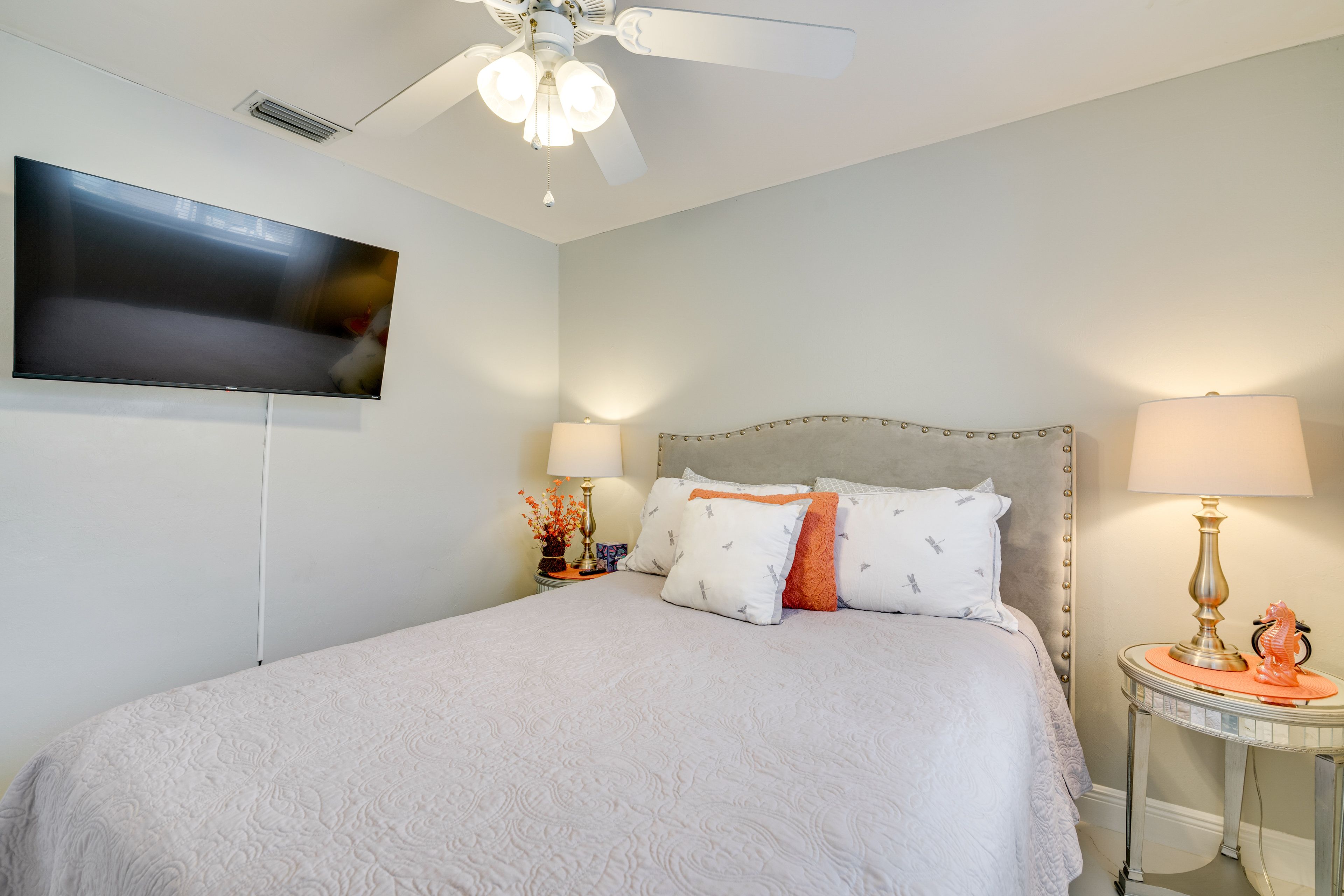 Bedroom 2 | Queen Bed