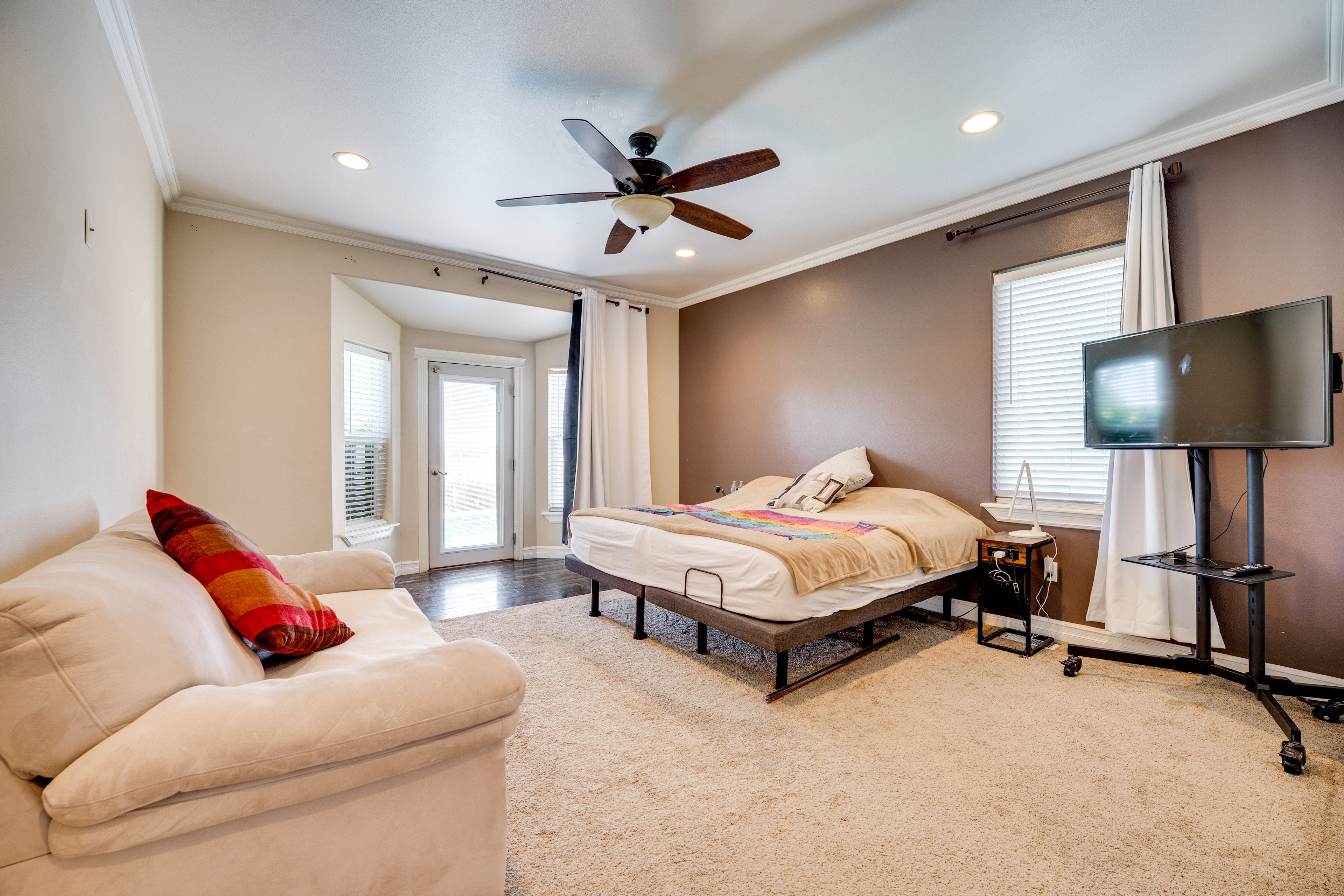 Bedroom 1 | 1st Floor | Queen Bed | Linens Provided