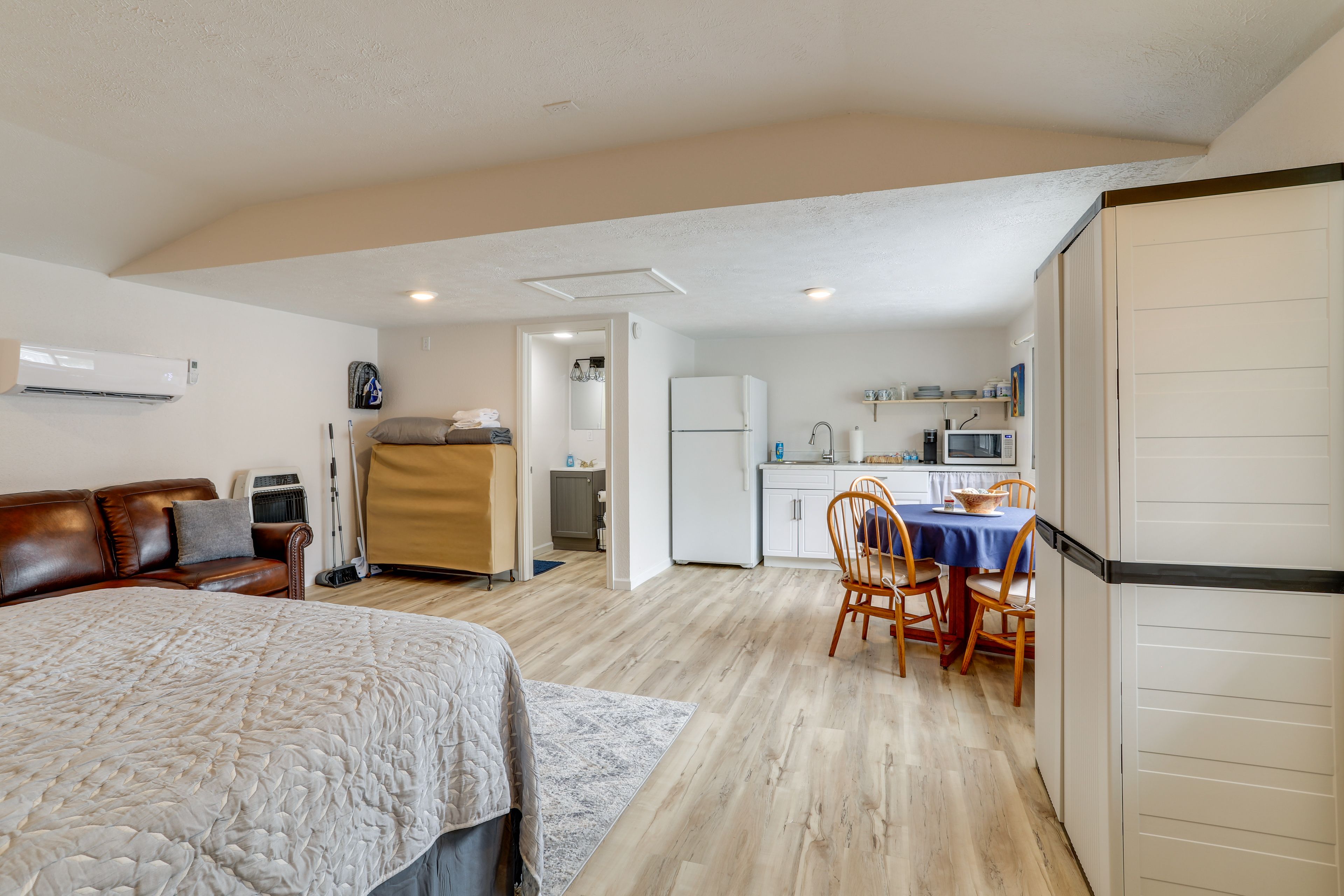 Studio | Mini-Split Heating & A/C | Free WiFi