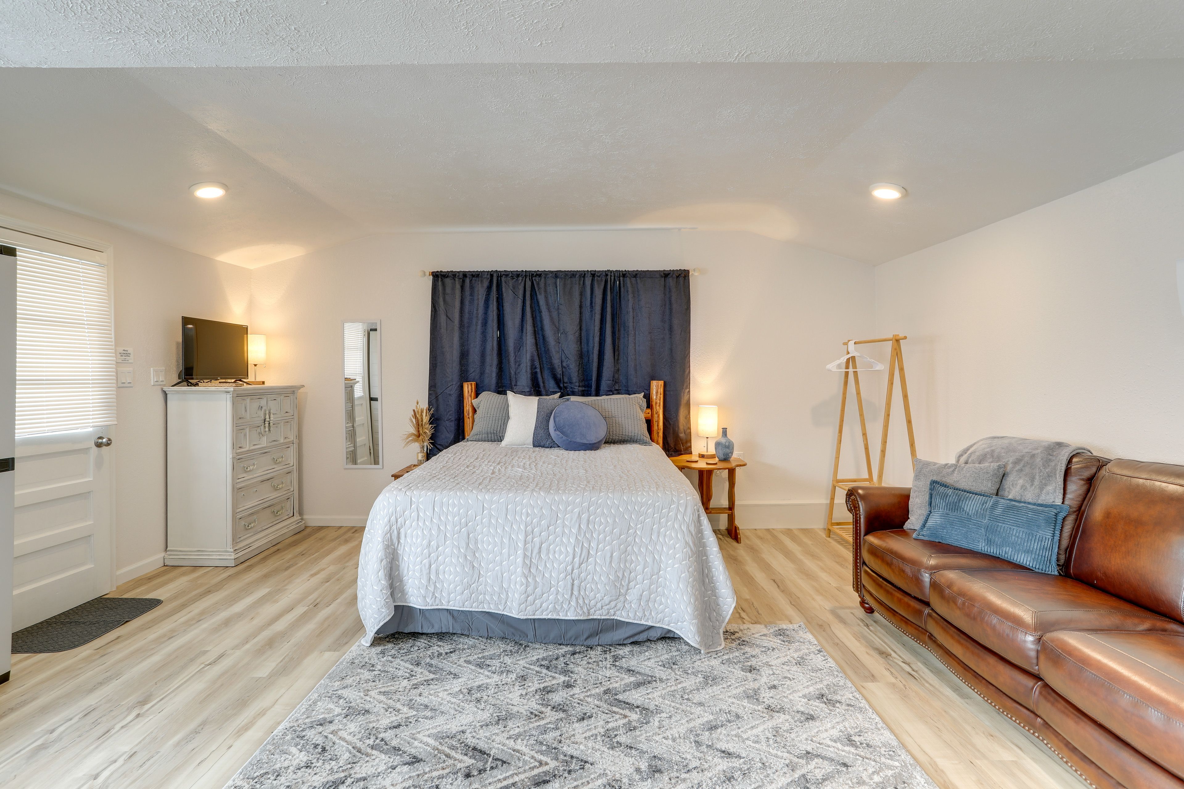 Studio | Queen Bed | Twin Cot Available | Linens