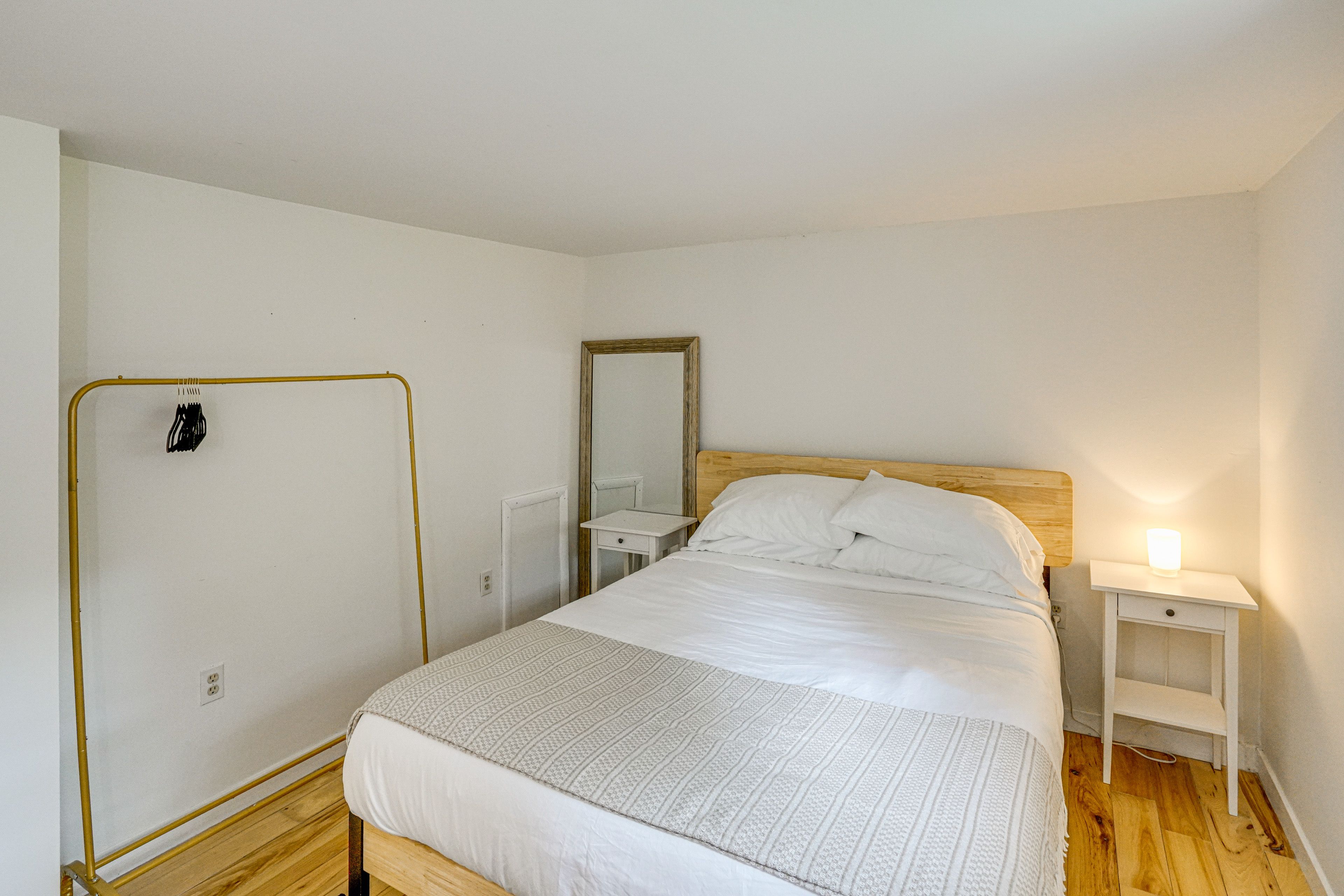 Bedroom 1 | Queen Bed | Linens | Upper Level