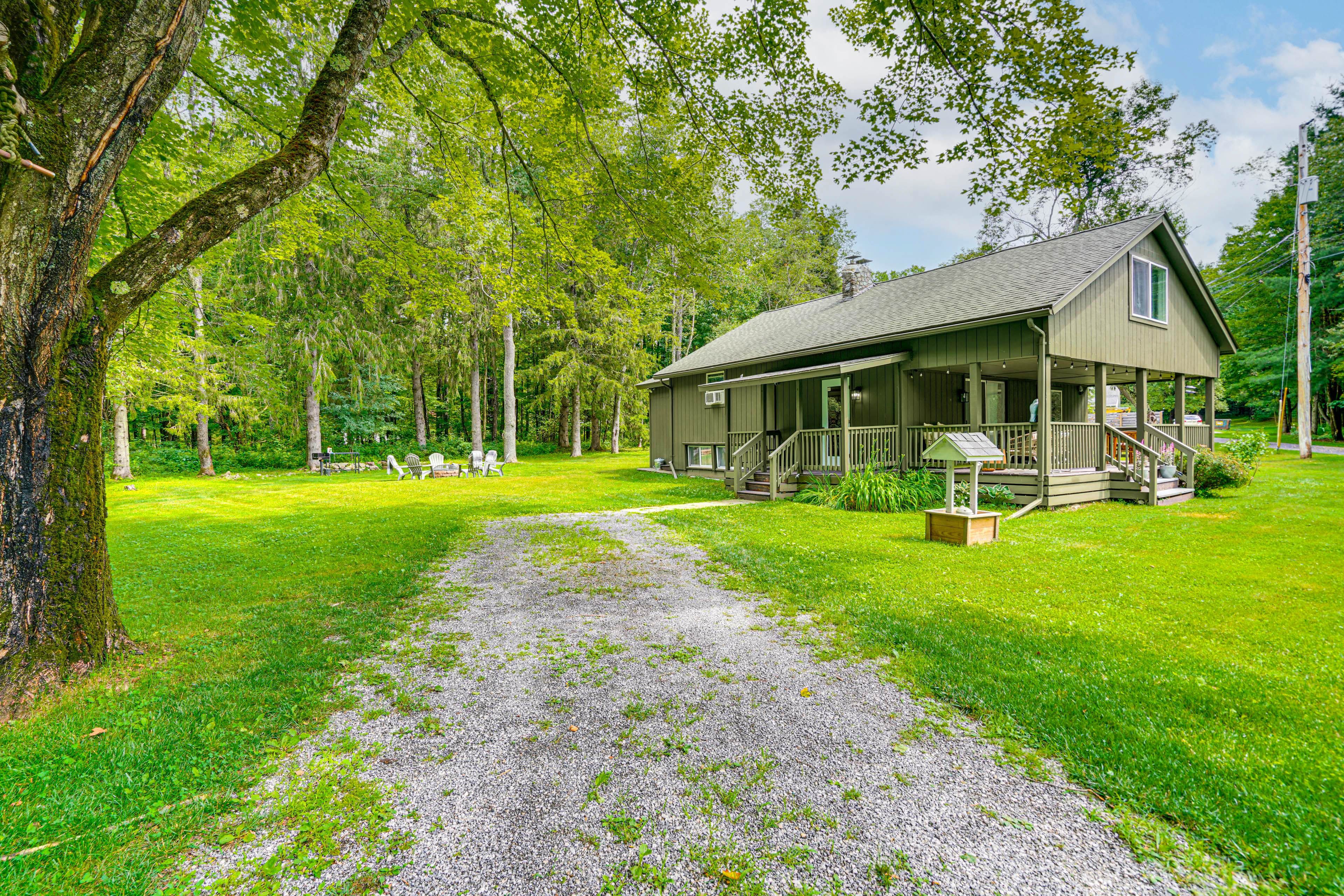 Austerlitz Vacation Rental | 3BR | 2BA | 1,310 Sq Ft | Stairs Required