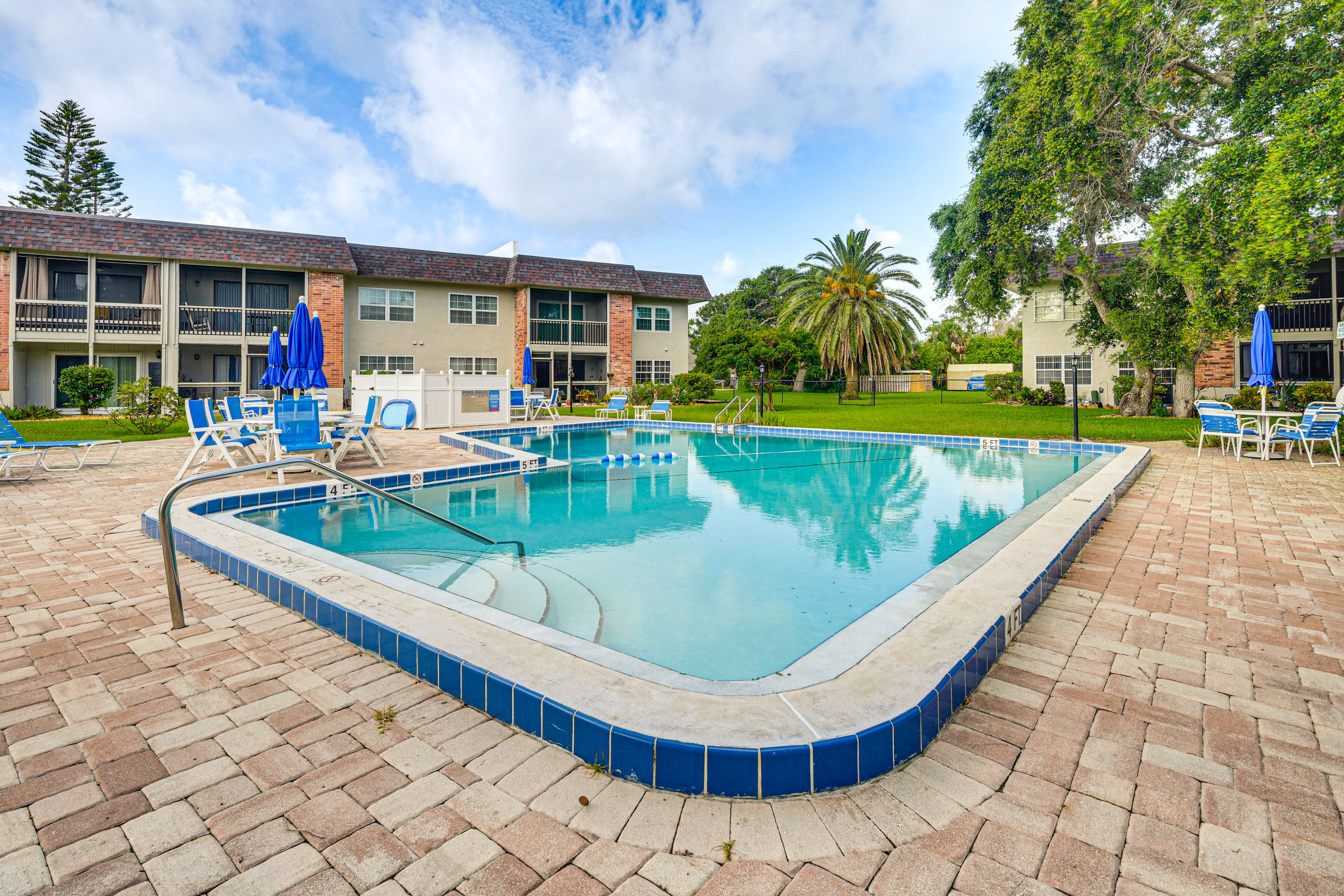 Coronado Cove | Community Amenities | Outdoor Pool