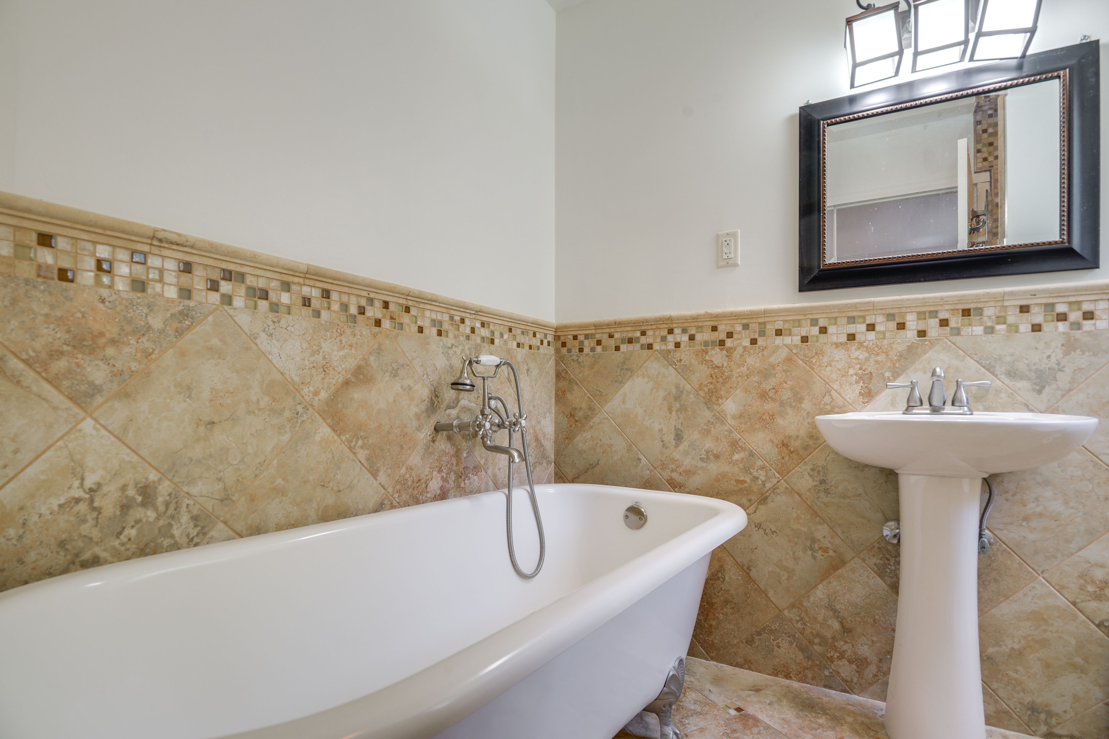 Full Bath | Towels | Hair Dryer | Main Level
