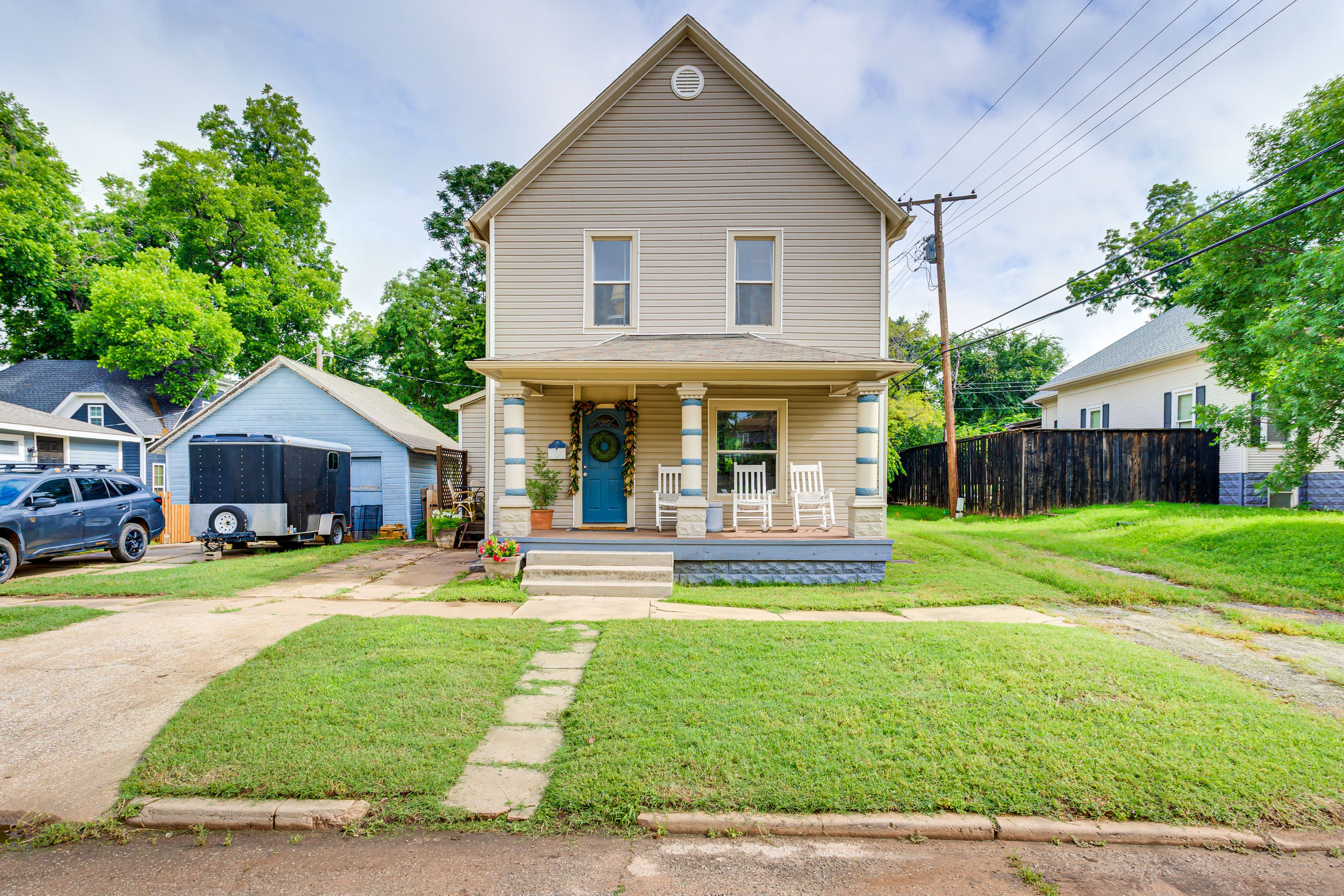 Exterior | Parking | Driveway (1 Vehicle) | Street Parking