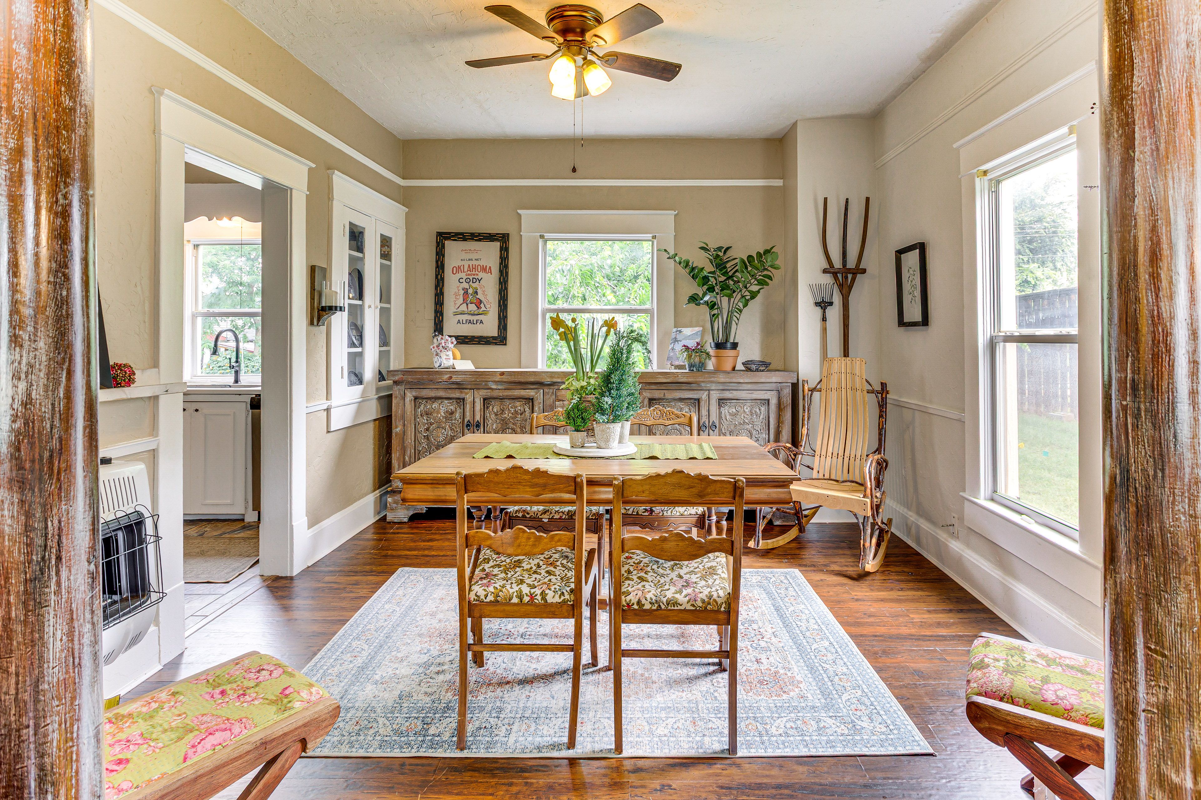Dining Area | 1st Floor | Dishware/Flatware | Central Heating & A/C | Free WiFi
