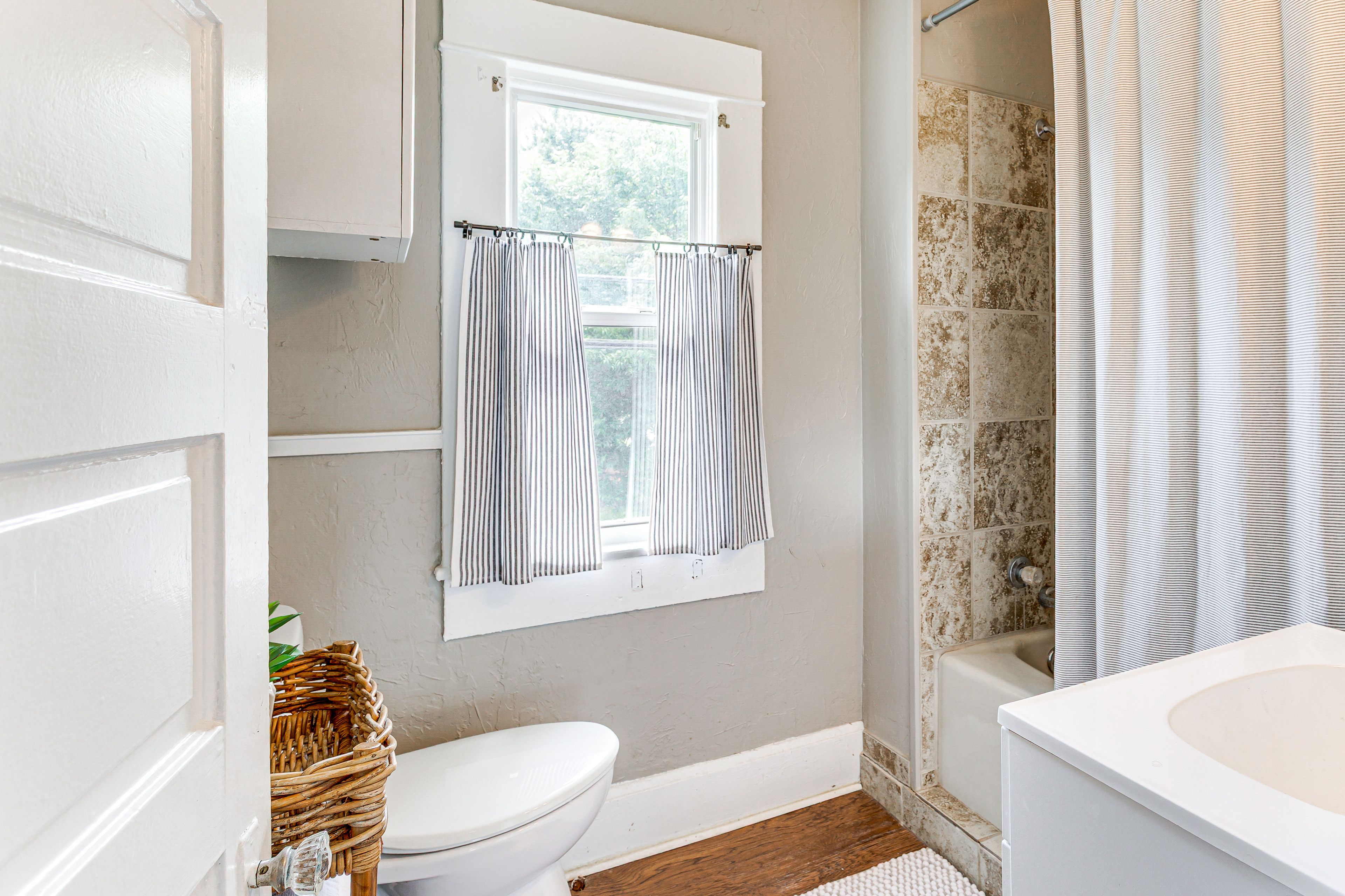 Full Bathroom | 2nd Floor
