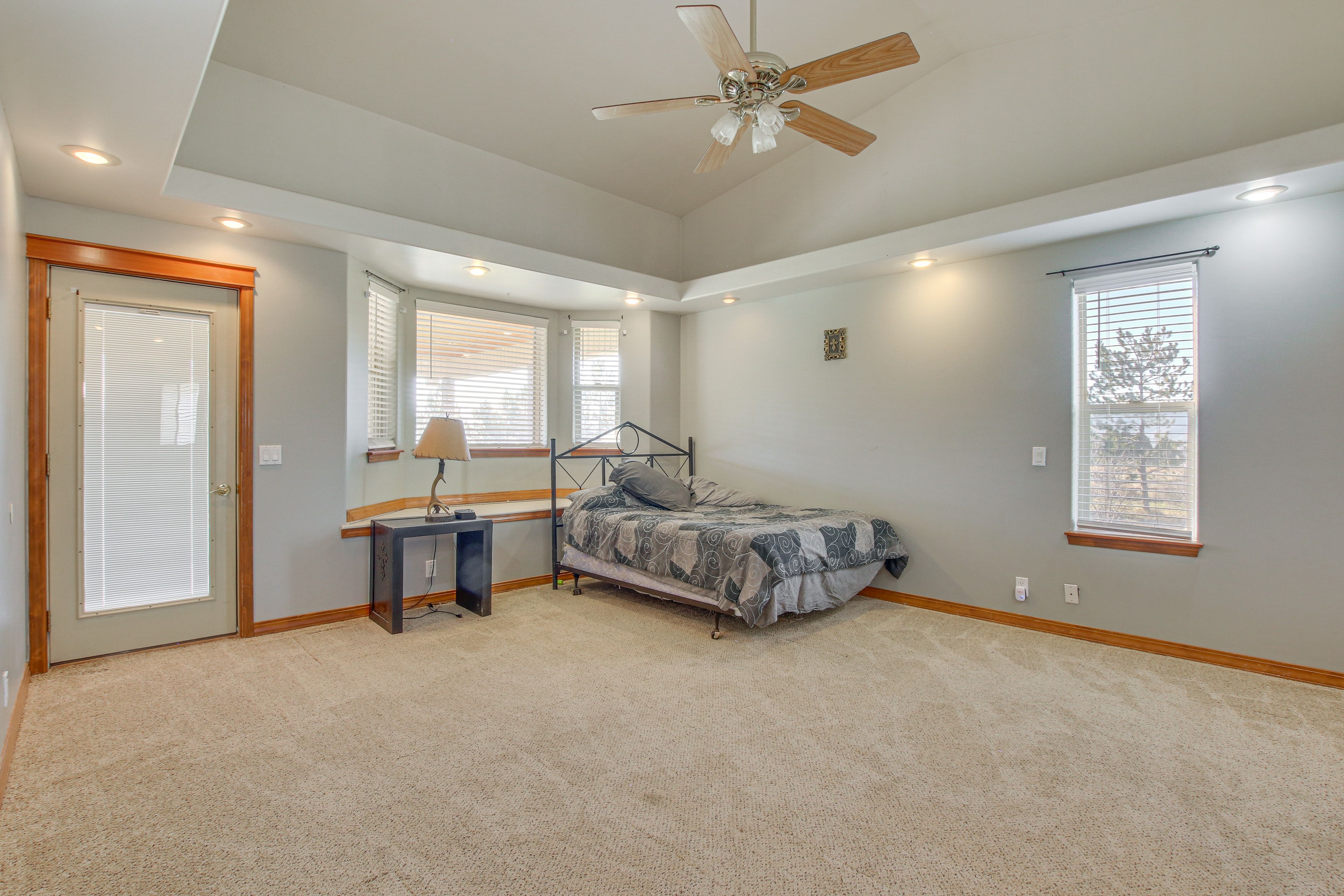 Bedroom 1 | Queen Bed