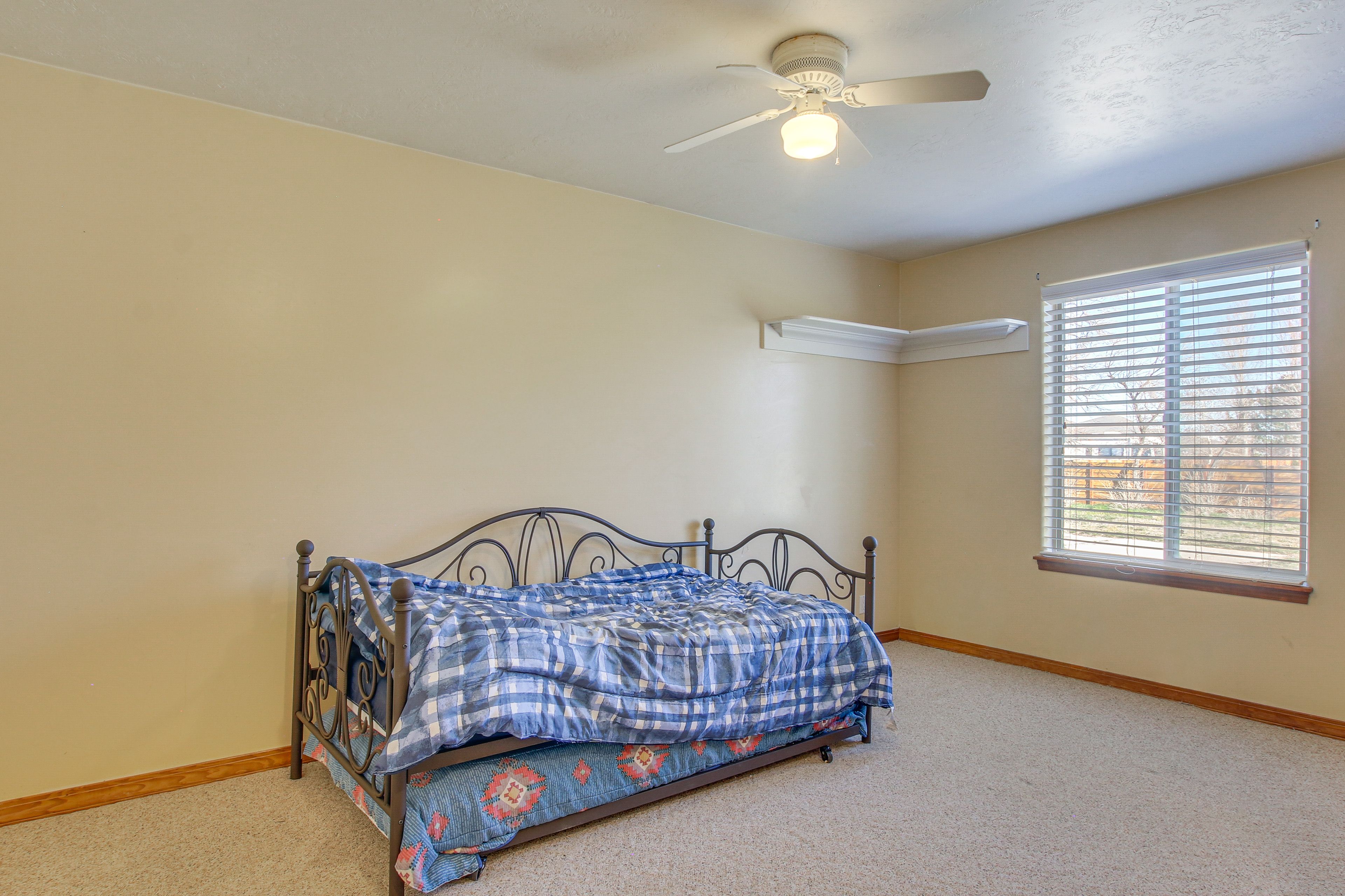 Bedroom 4 | Twin Daybed w/ Twin Trundle
