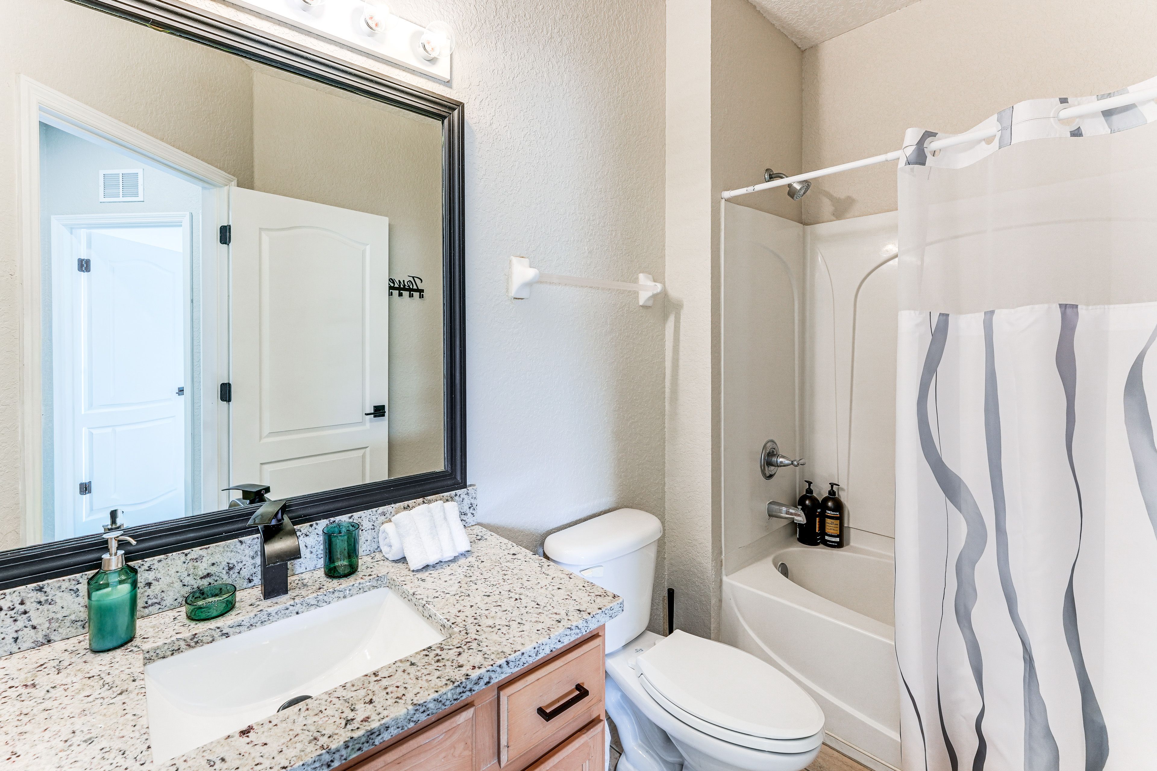 Full Bathroom | 2nd Floor