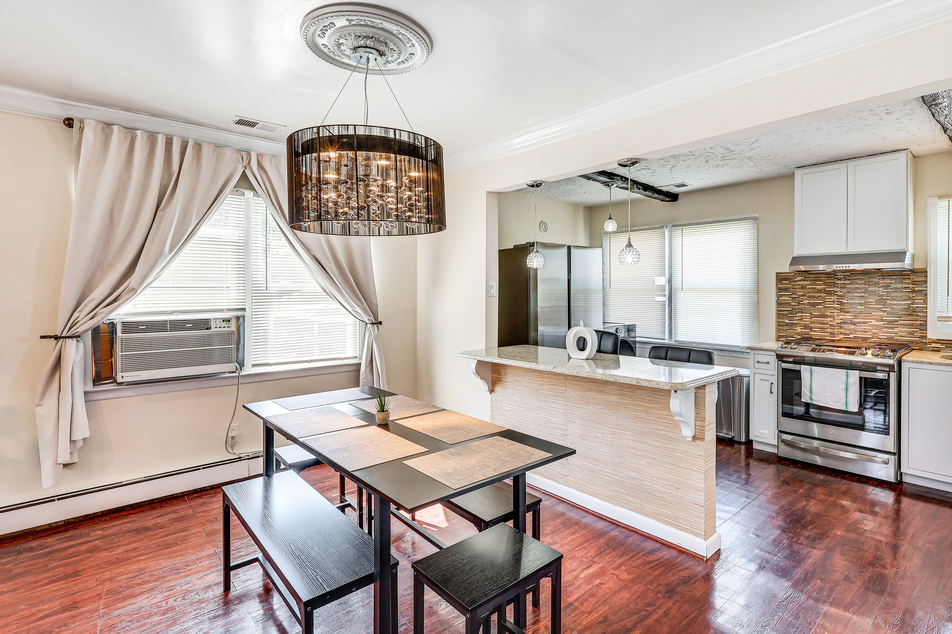 Dining Table | Dishware & Flatware