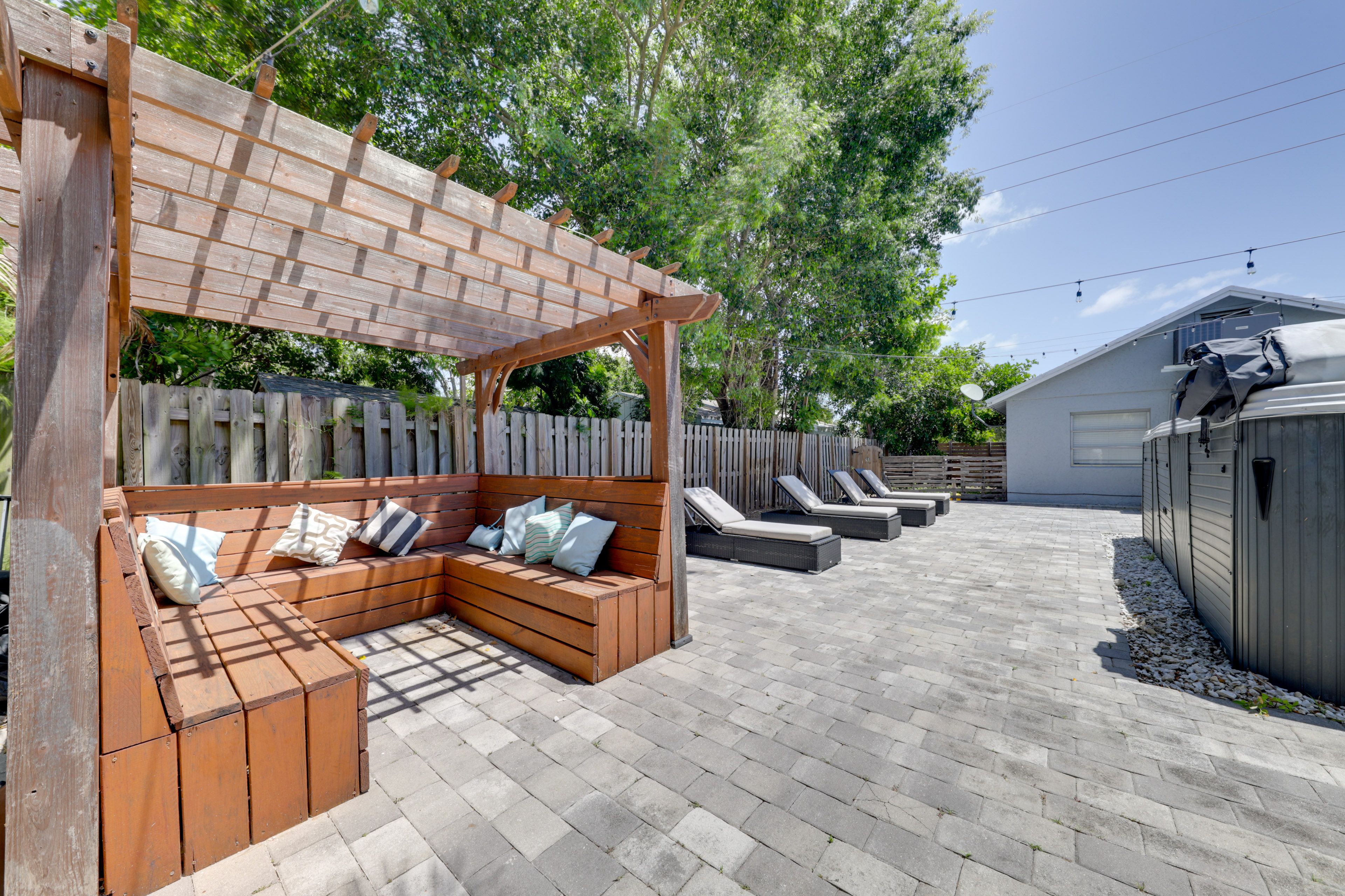Hollywood Spa Cottages | Shared Outdoor Space