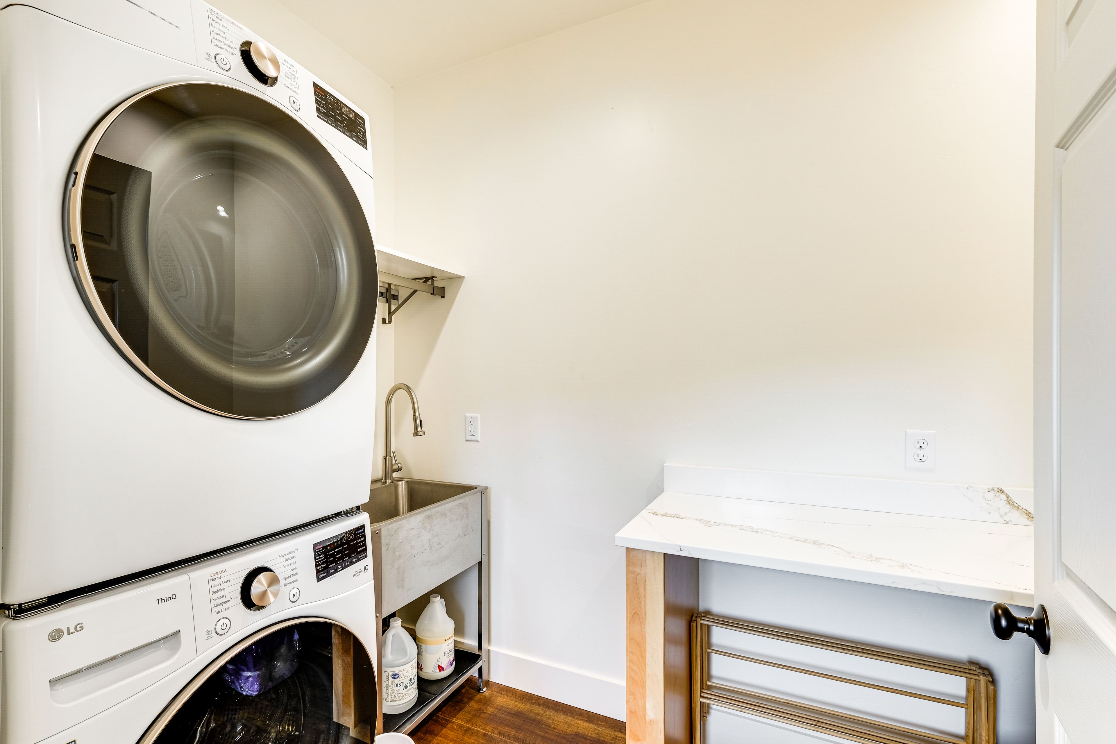 Laundry Room | Washer & Dryer