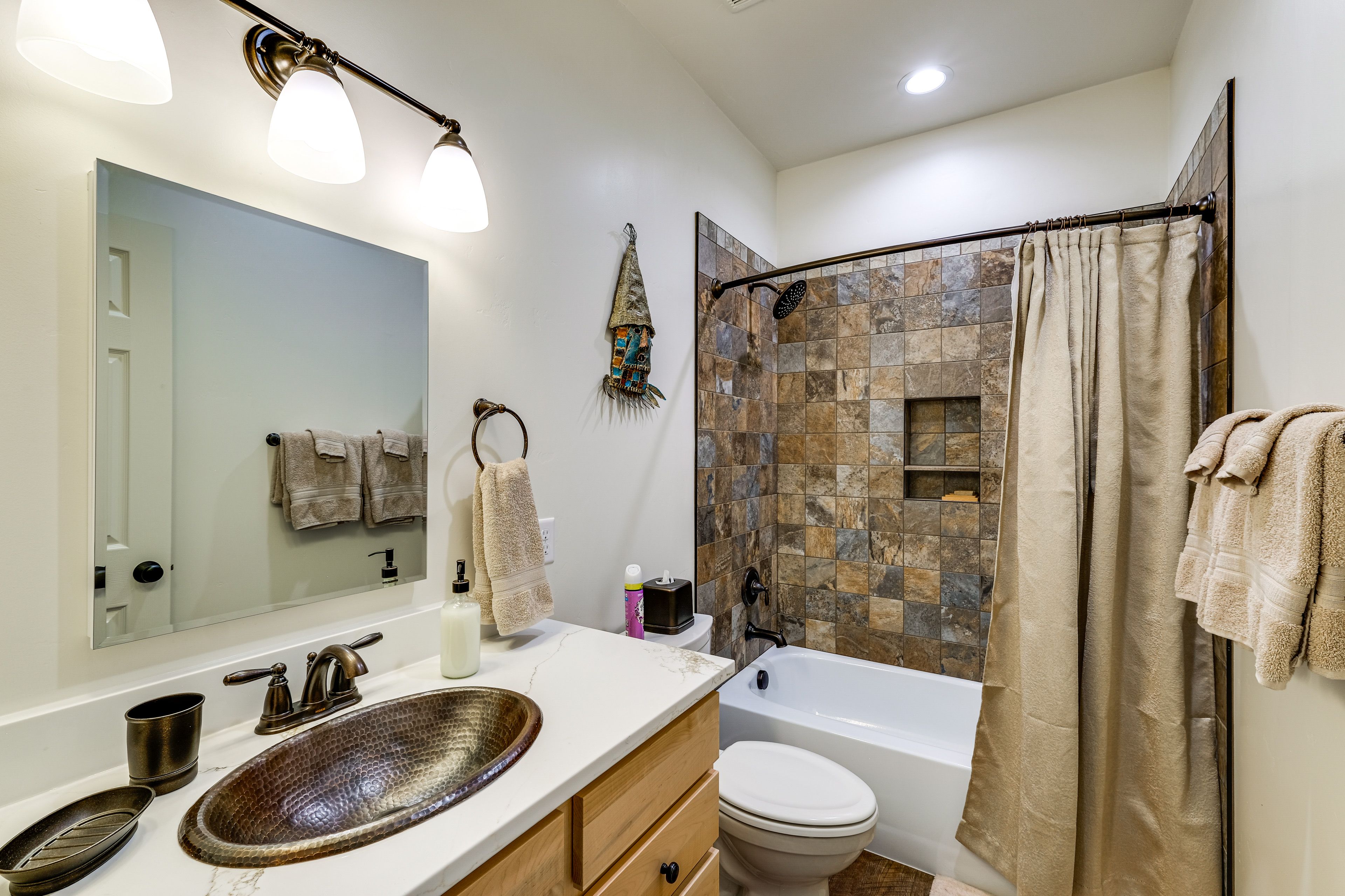 Full Bathroom | Complimentary Toiletries