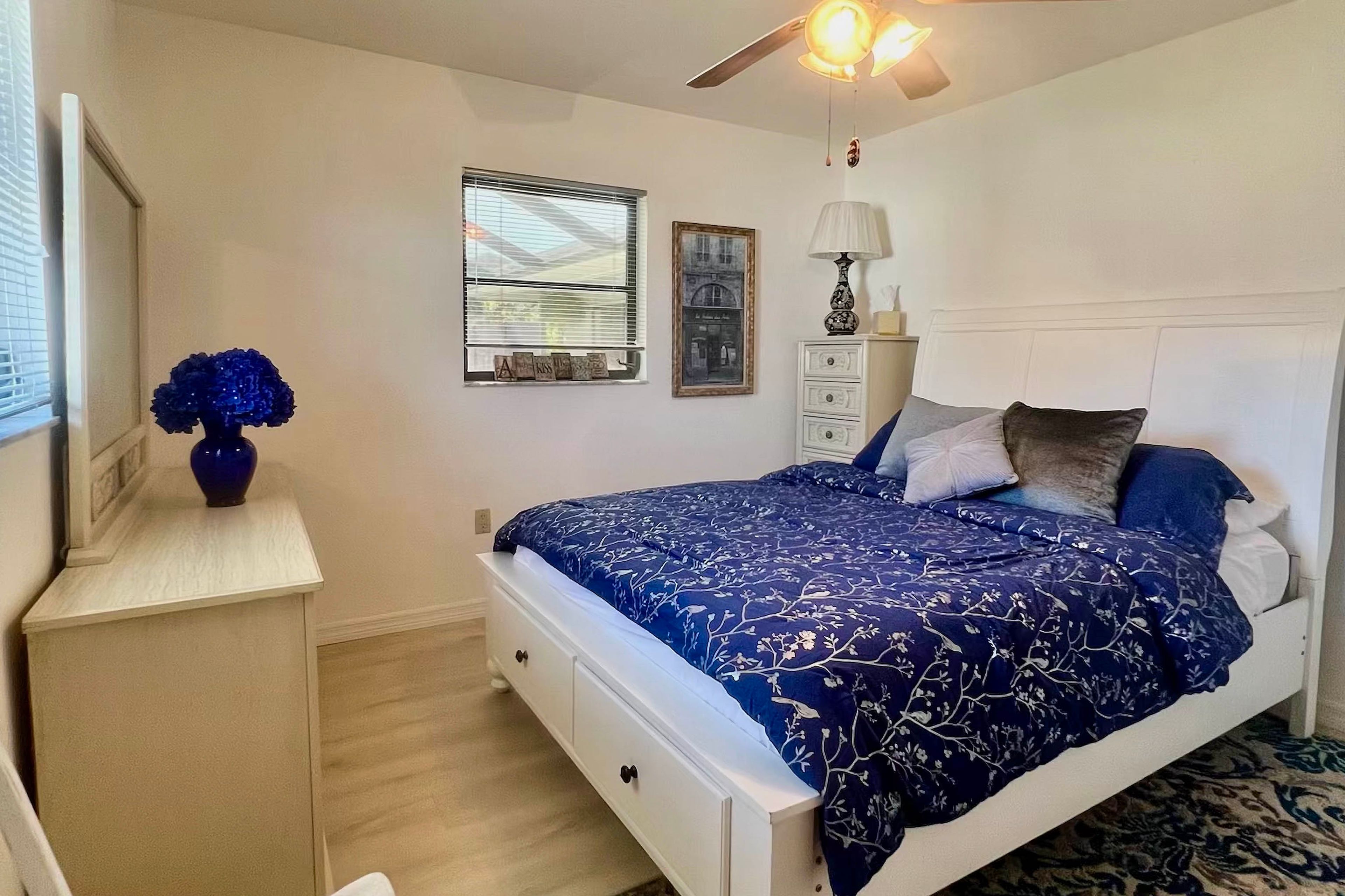 Bedroom 3 | Queen Bed