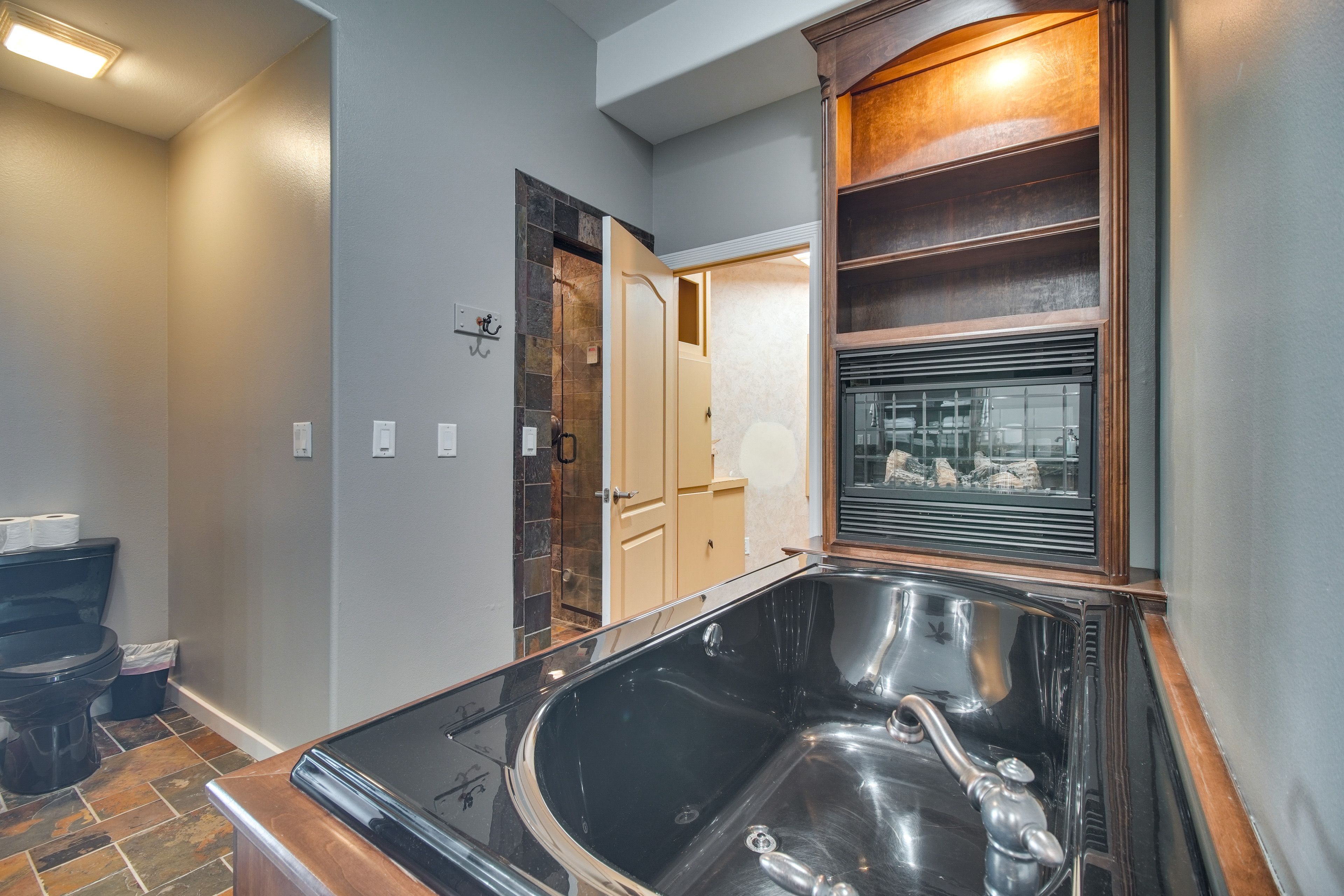 En-Suite Bathroom | 1st Floor | Jetted Tub | Walk-In Shower | Fireplace