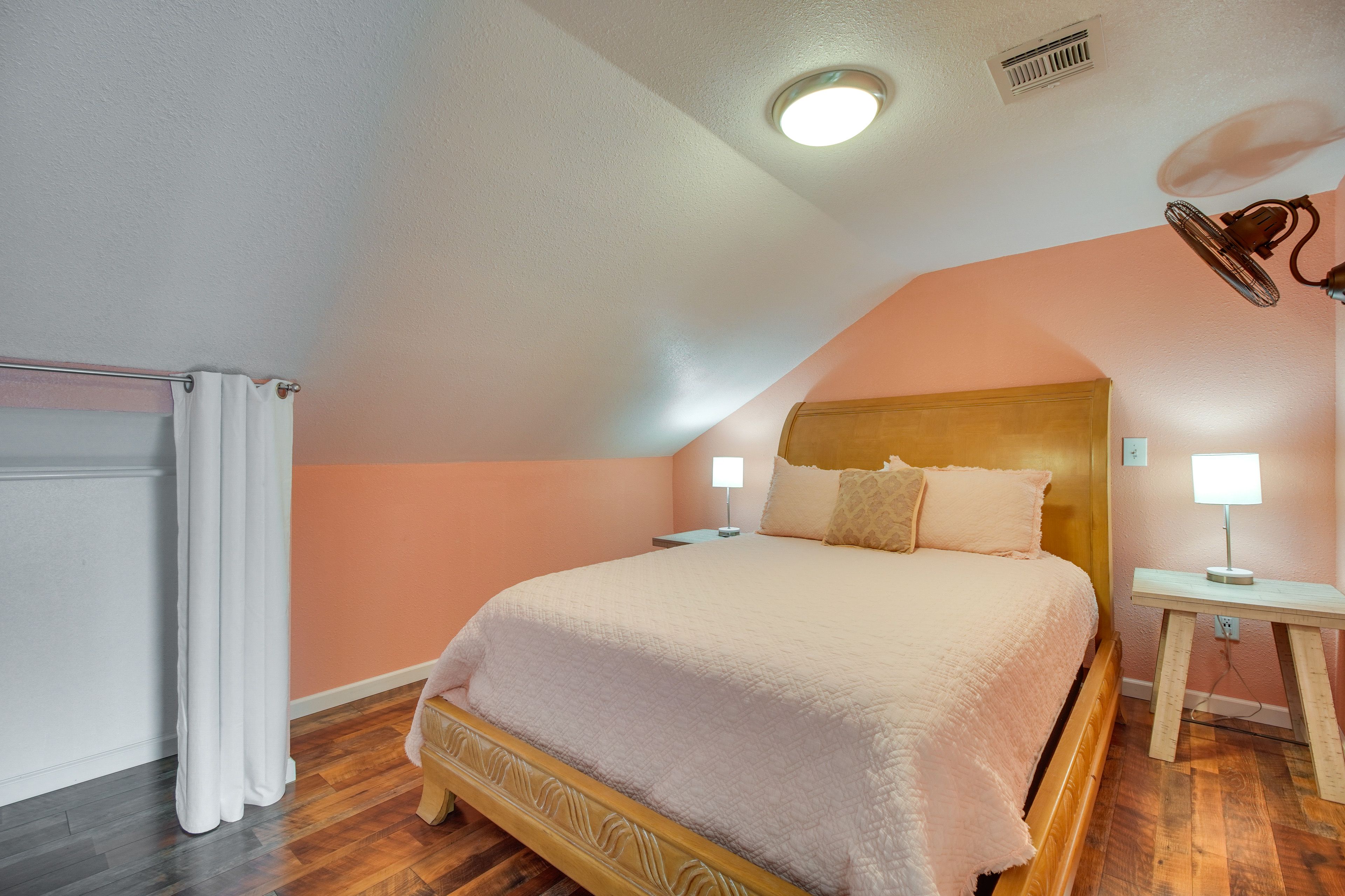 Bedroom 7 | Queen Bed | 3rd Floor