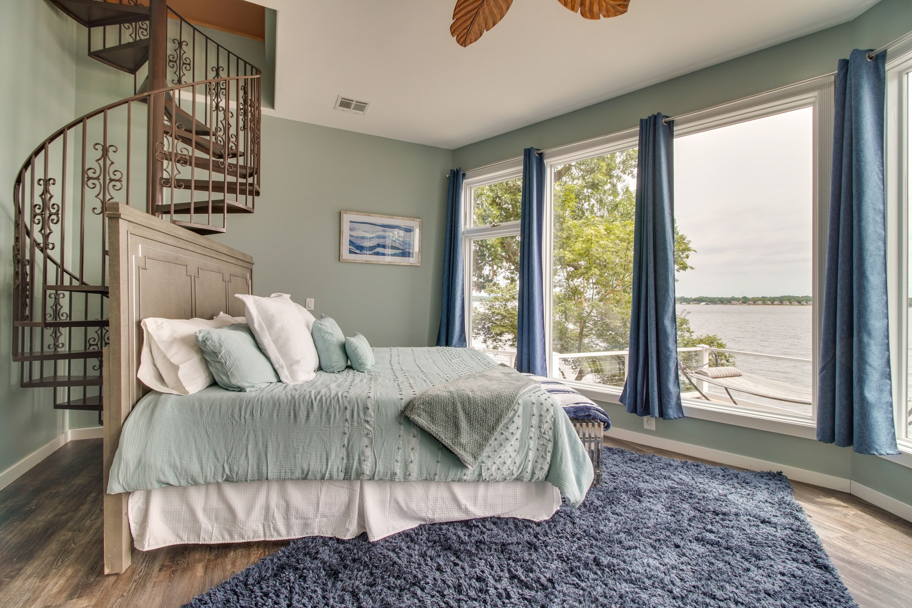 Bedroom 1 | King Bed | 1st Floor | En-Suite Bathroom | Lake Views